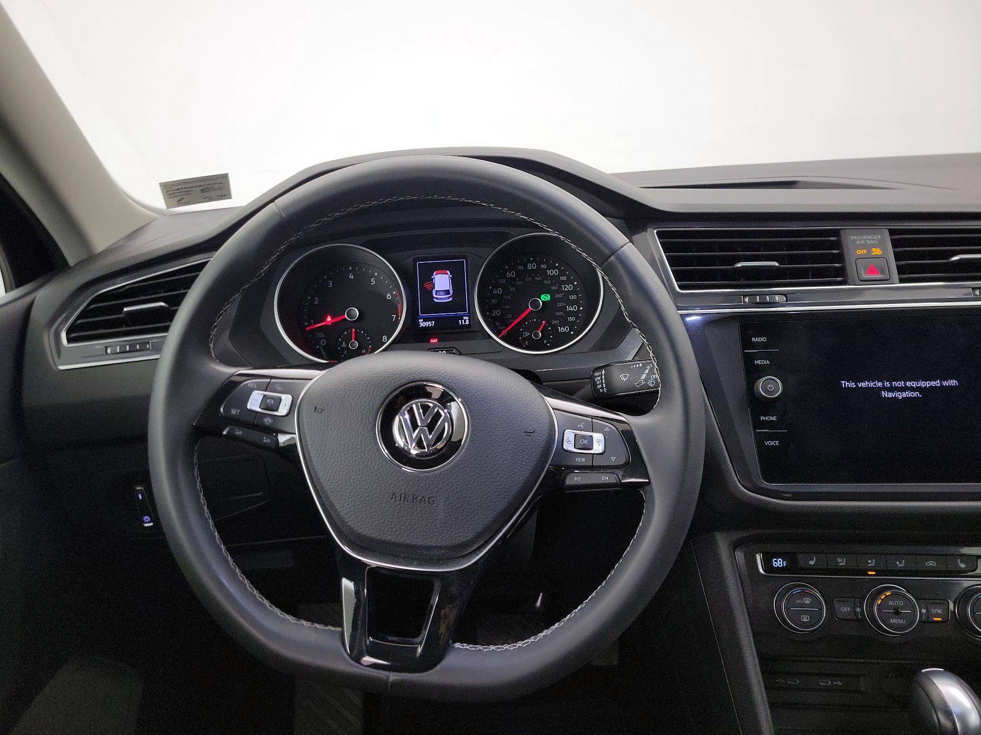 Thumbnail: 2021 Volkswagen Tiguan - 10