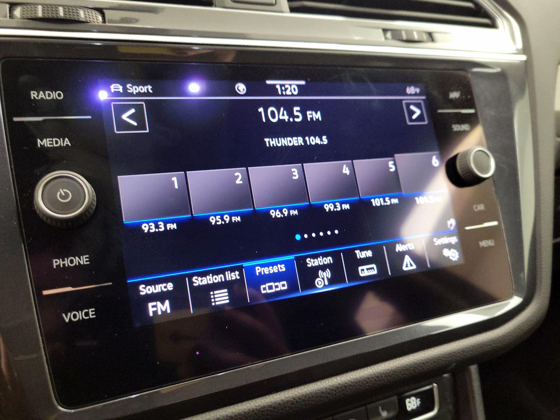 Thumbnail: 2021 Volkswagen Tiguan - 15