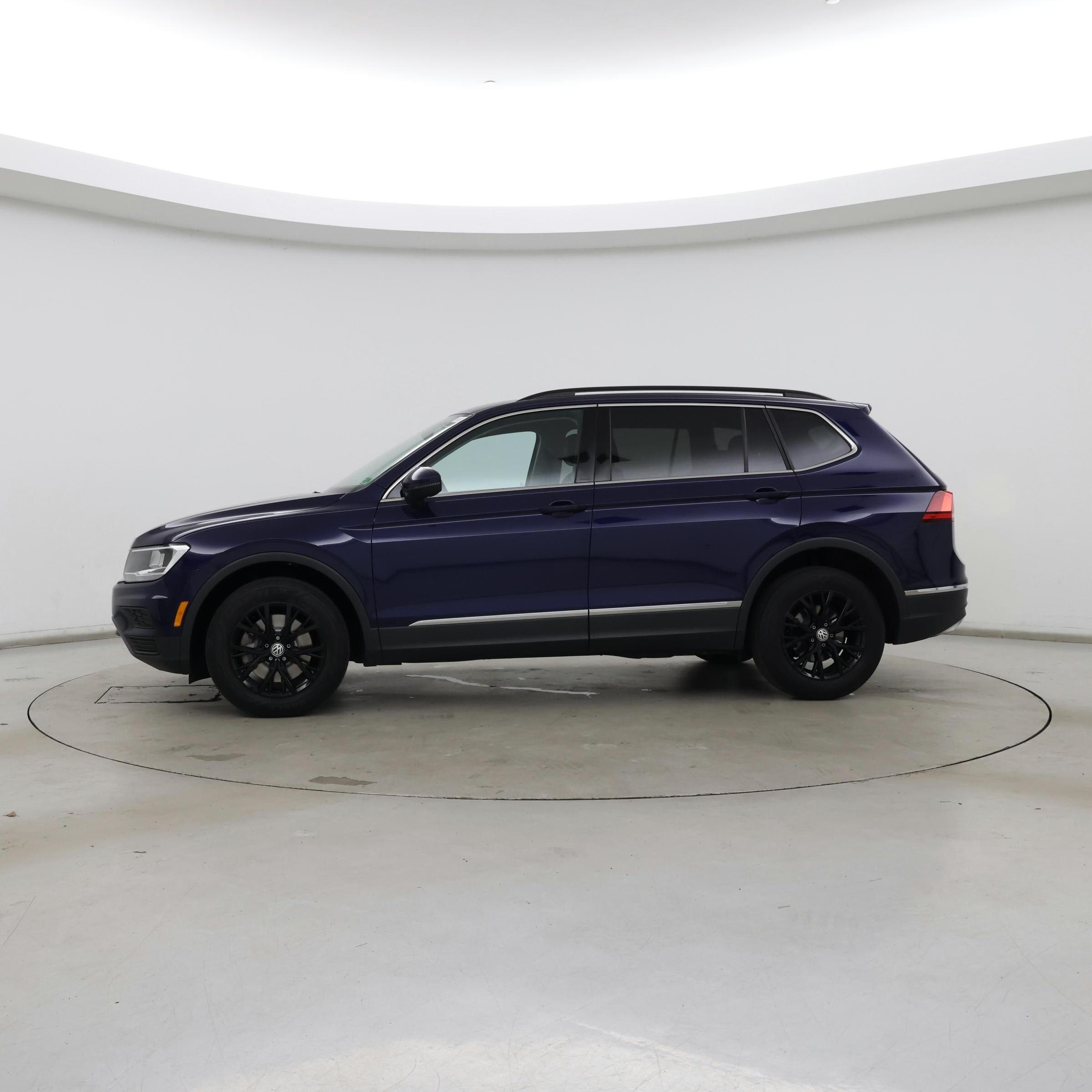 Thumbnail: 2021 Volkswagen Tiguan - 3