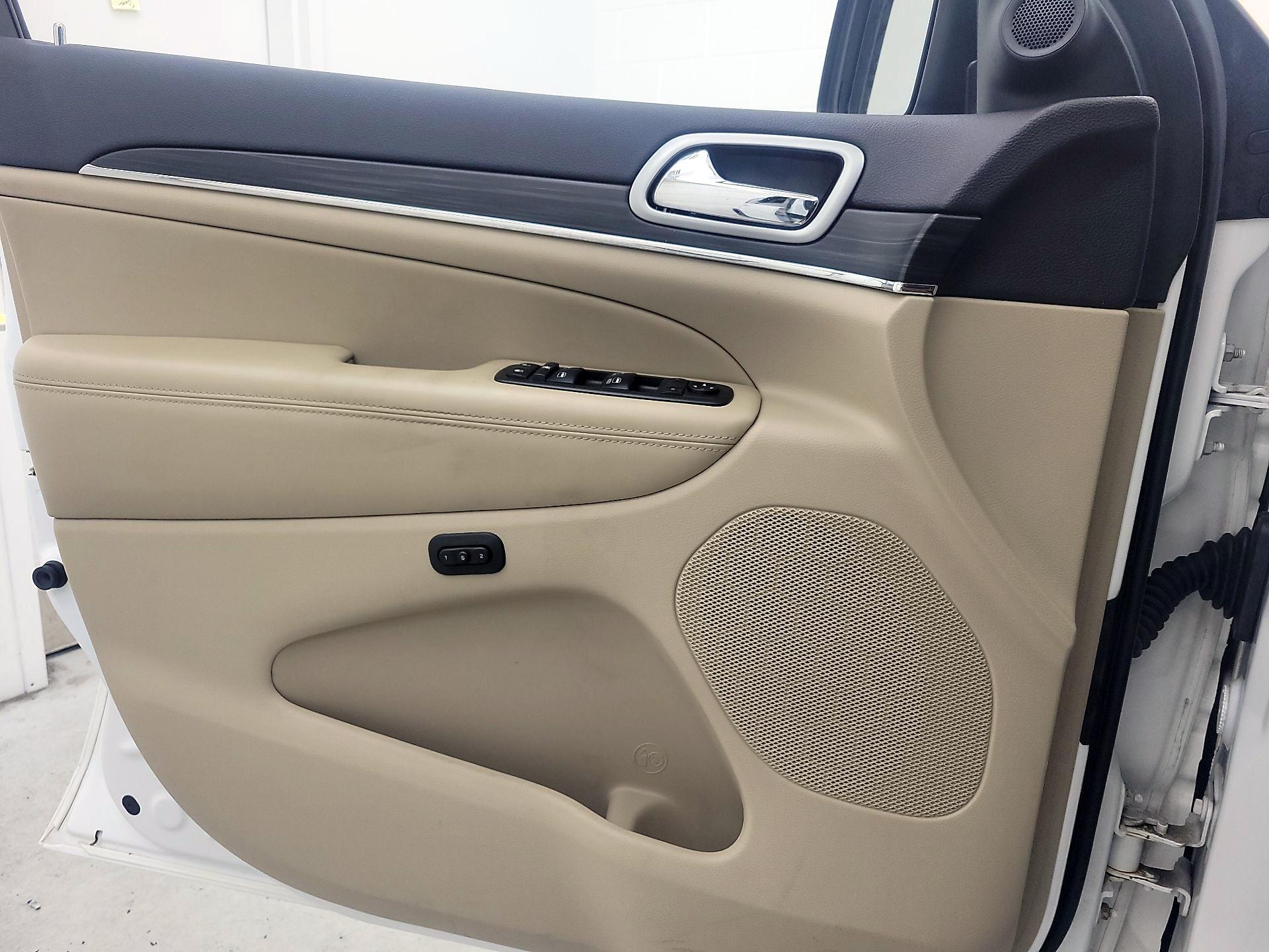Thumbnail: 2019 Jeep Grand Cherokee - 12