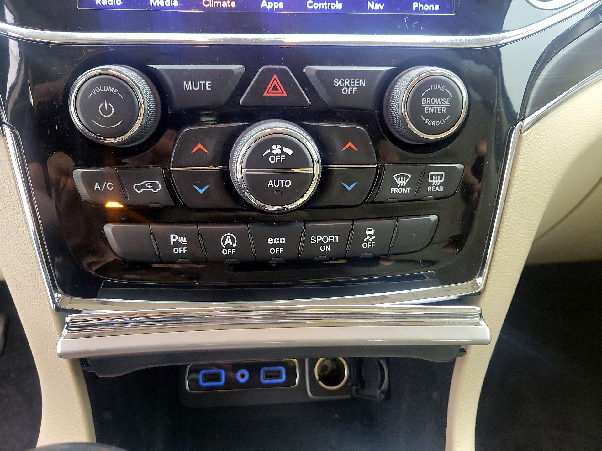 Thumbnail: 2019 Jeep Grand Cherokee - 16