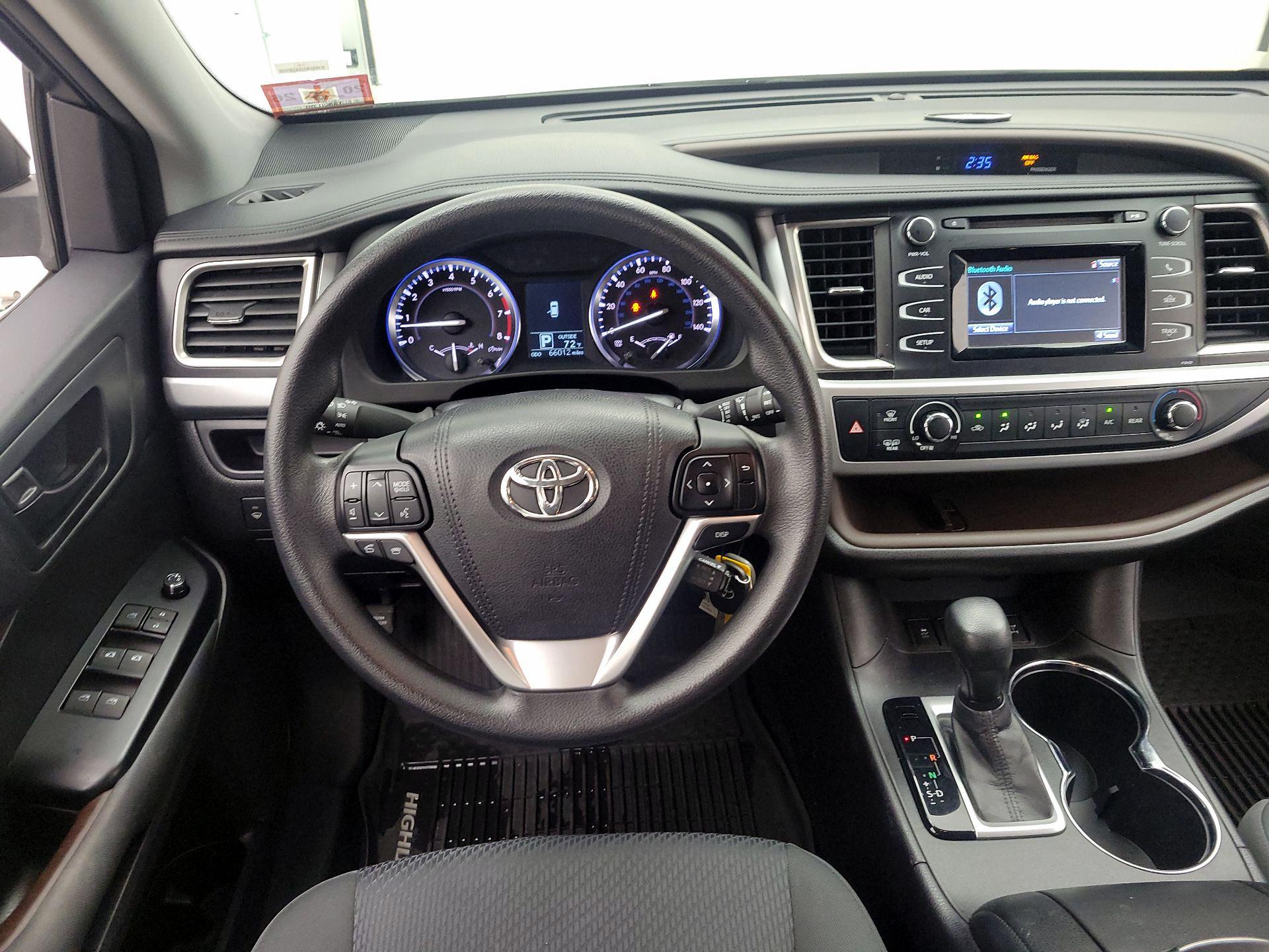 Thumbnail: 2015 Toyota Highlander - 10