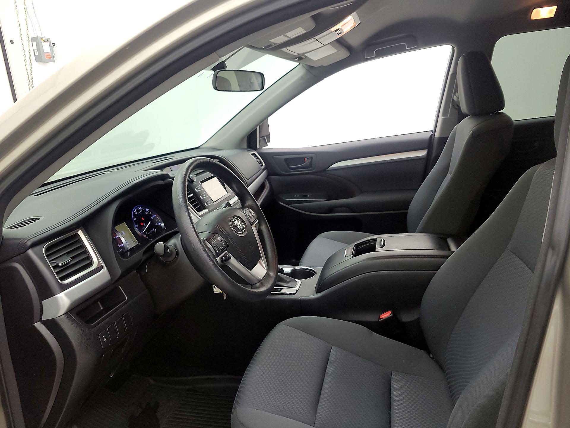 Thumbnail: 2015 Toyota Highlander - 11