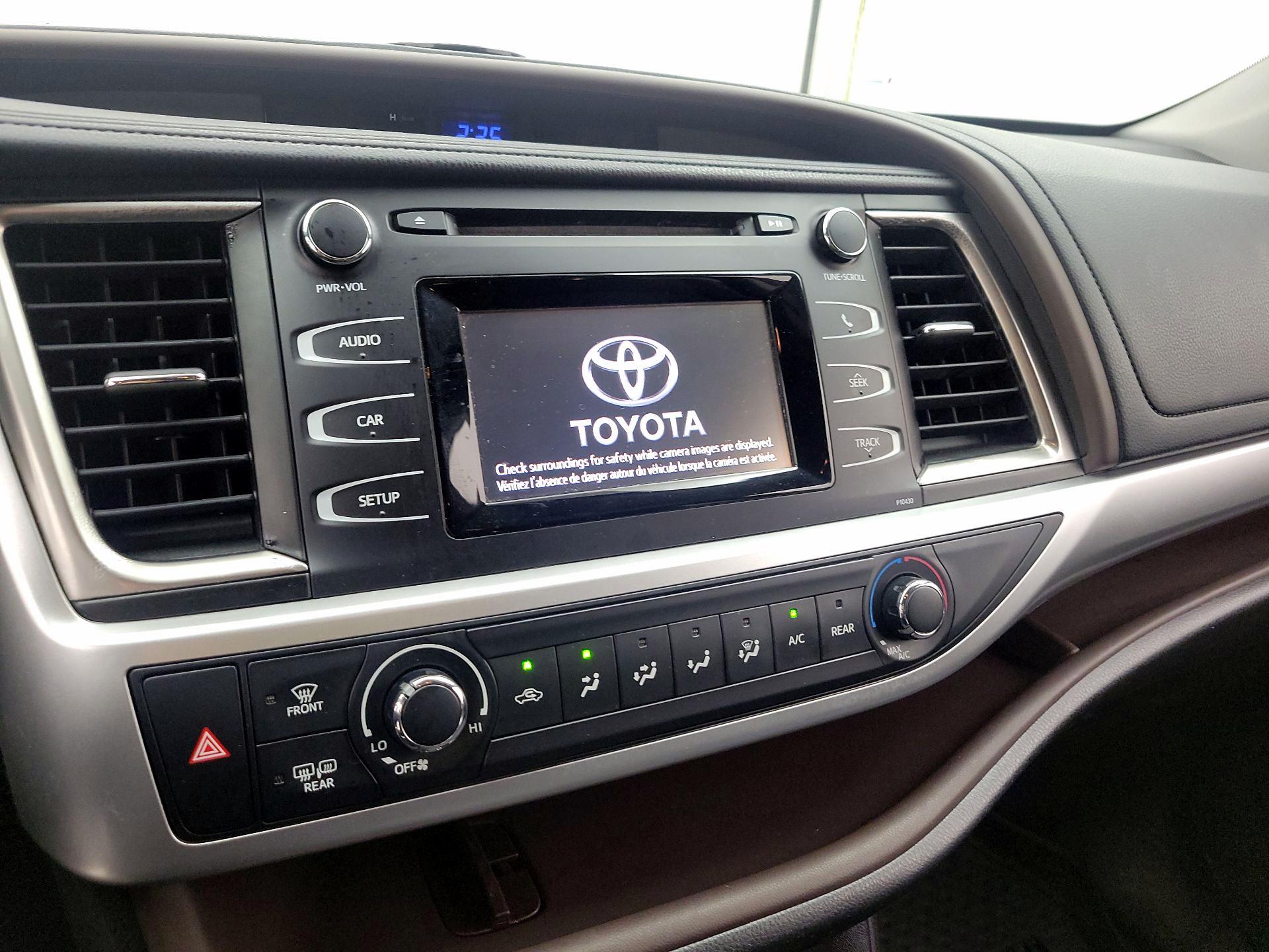 Thumbnail: 2015 Toyota Highlander - 15
