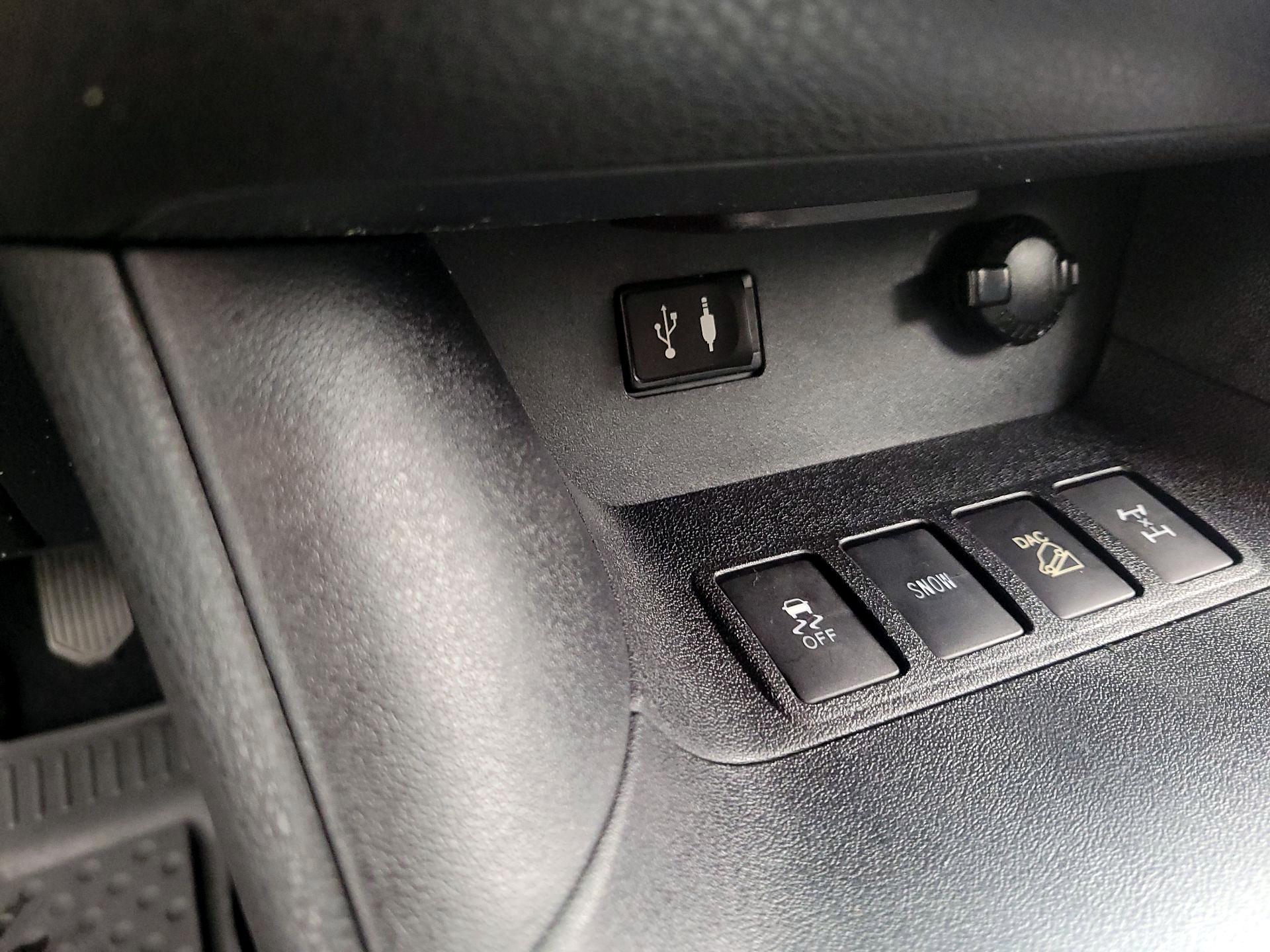 Thumbnail: 2015 Toyota Highlander - 18