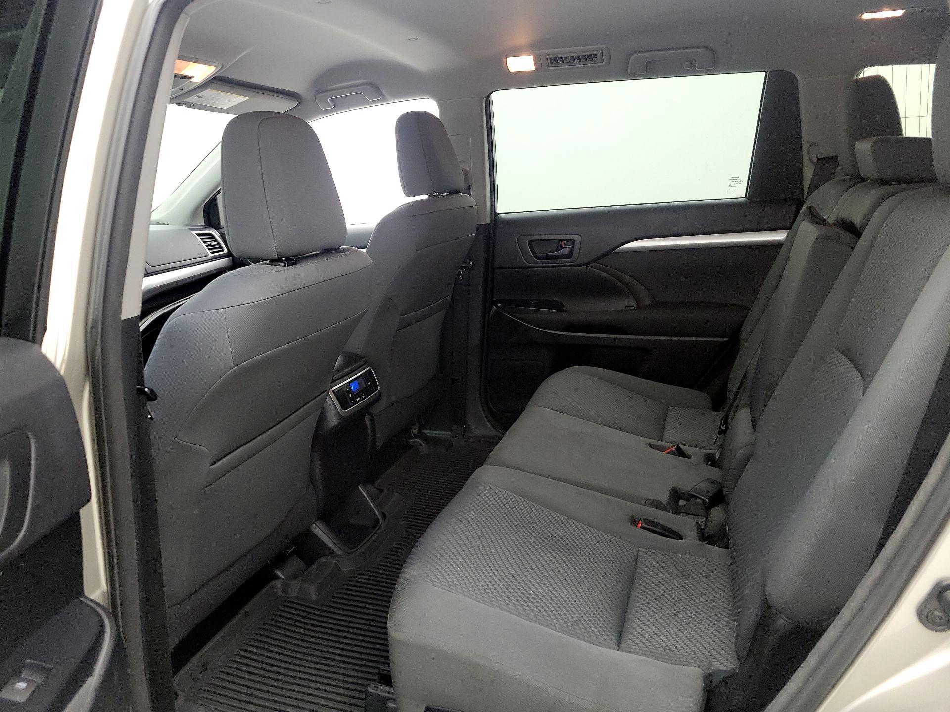 Thumbnail: 2015 Toyota Highlander - 19