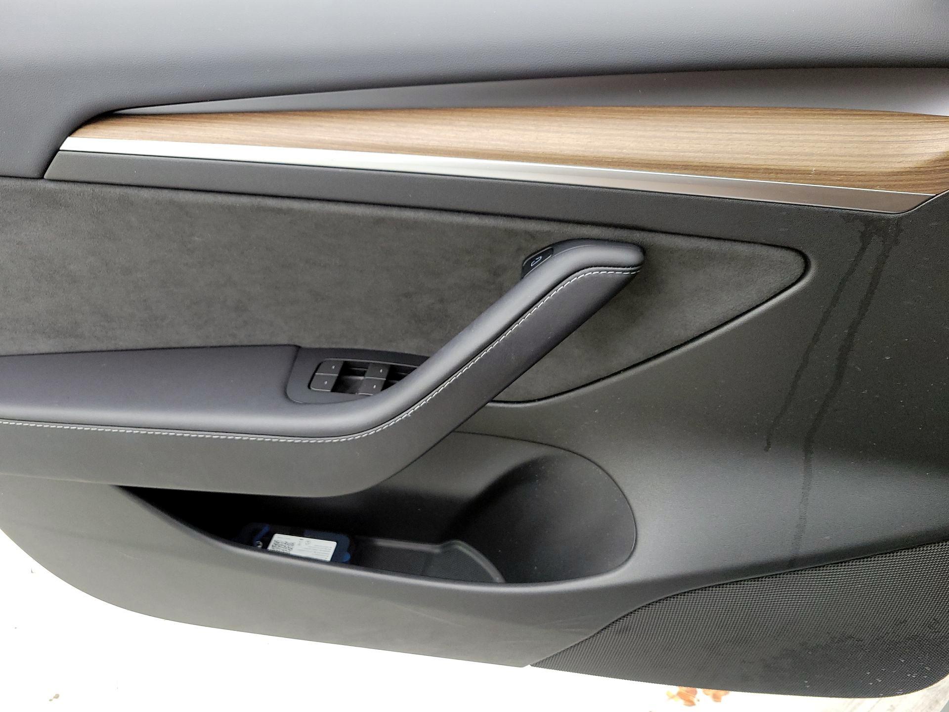 Thumbnail: 2023 Tesla Model 3 - 12