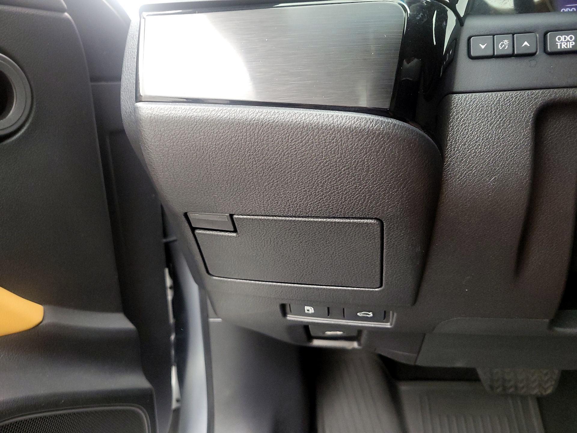 Thumbnail: 2022 Lexus ES - 13