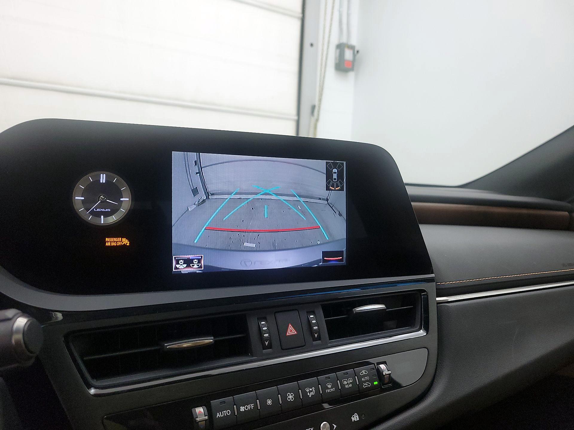 Thumbnail: 2022 Lexus ES - 14