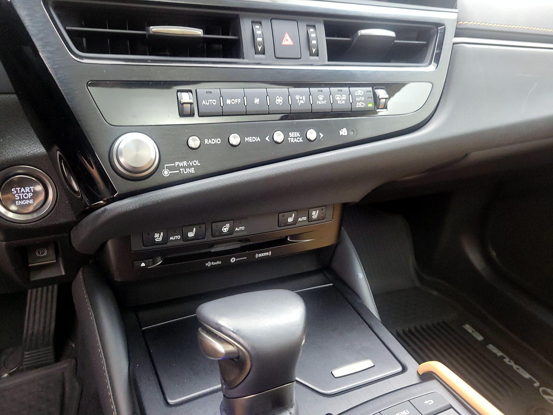 Thumbnail: 2022 Lexus ES - 16