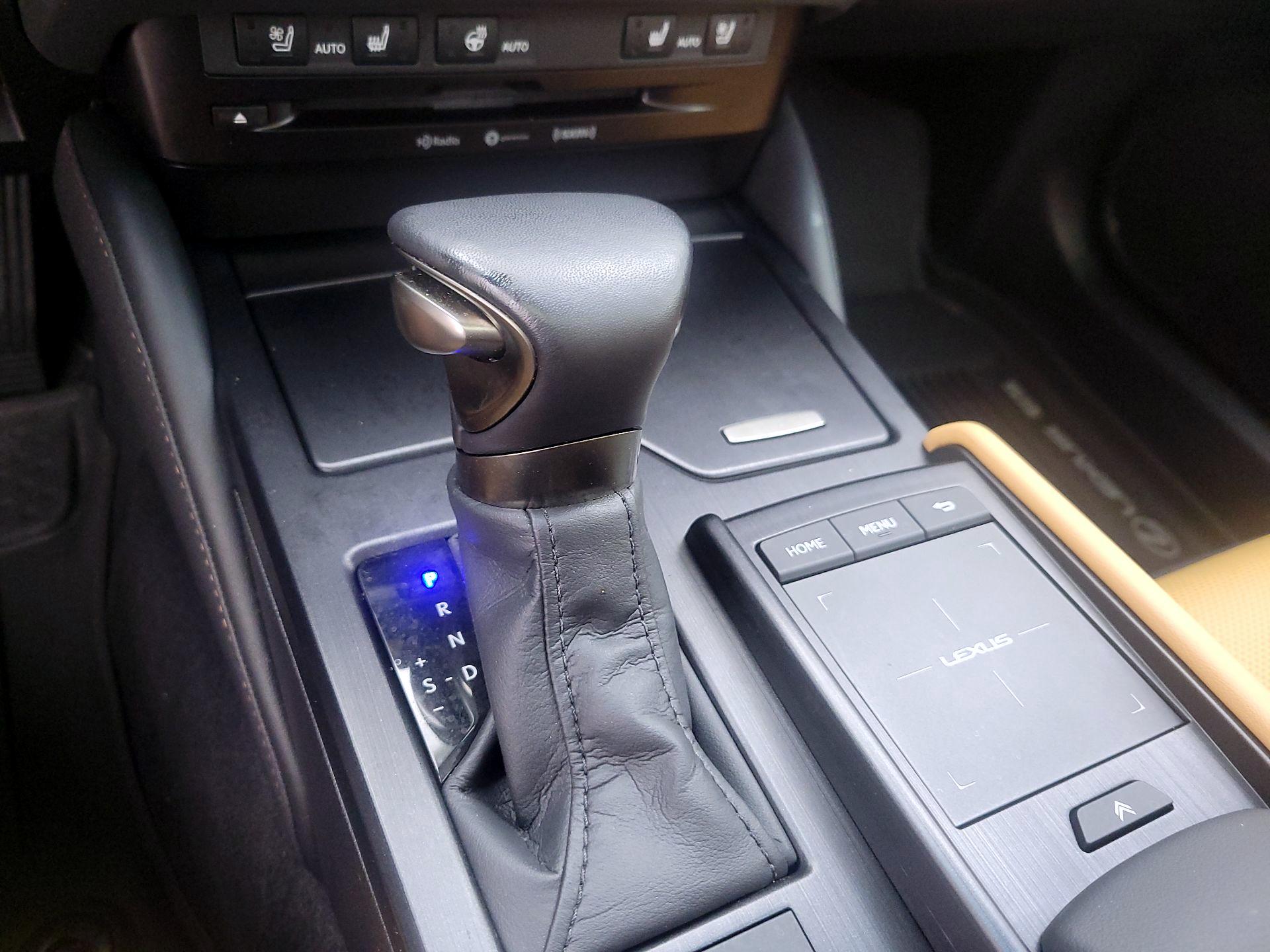 Thumbnail: 2022 Lexus ES - 17