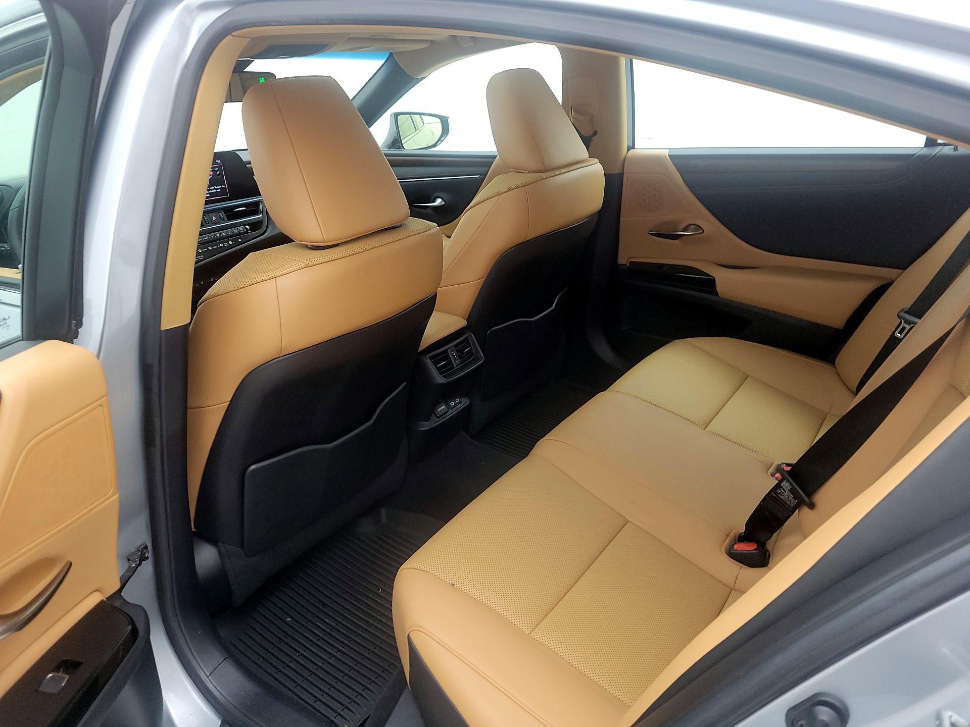 Thumbnail: 2022 Lexus ES - 19