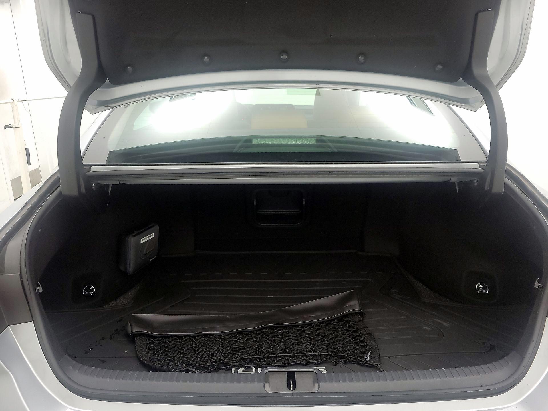 Thumbnail: 2022 Lexus ES - 20