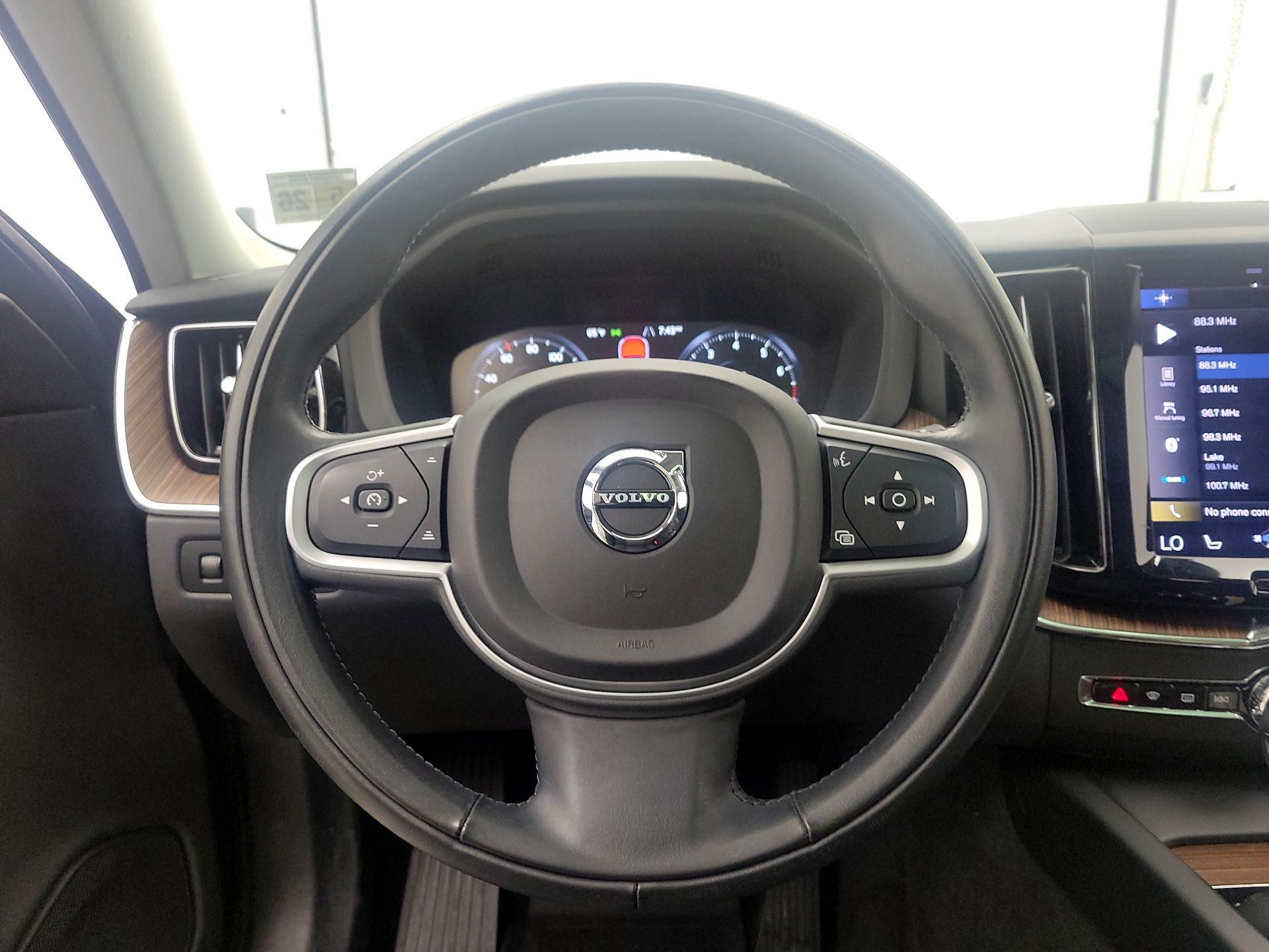 Thumbnail: 2021 Volvo XC60 - 10