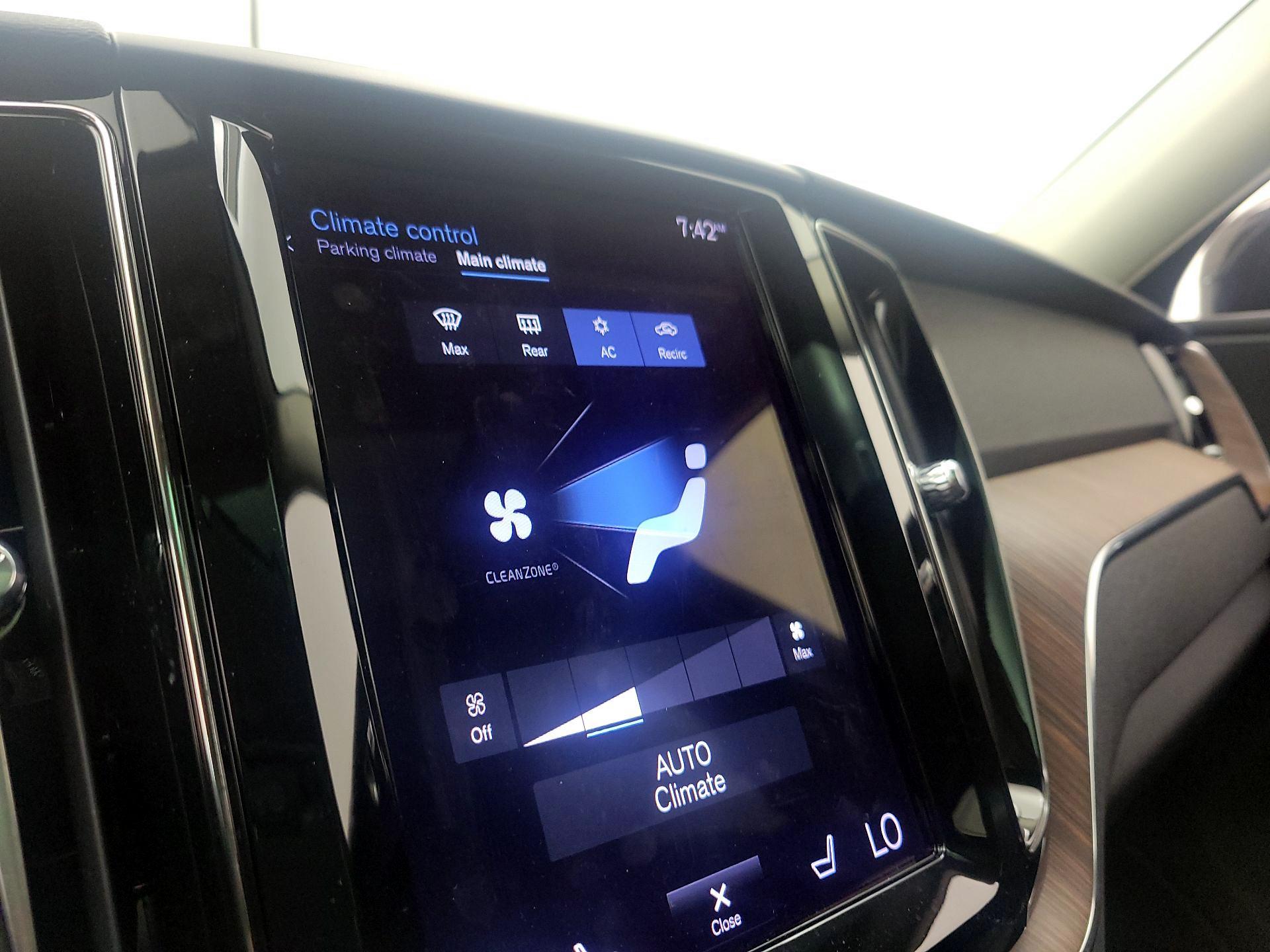 Thumbnail: 2021 Volvo XC60 - 15