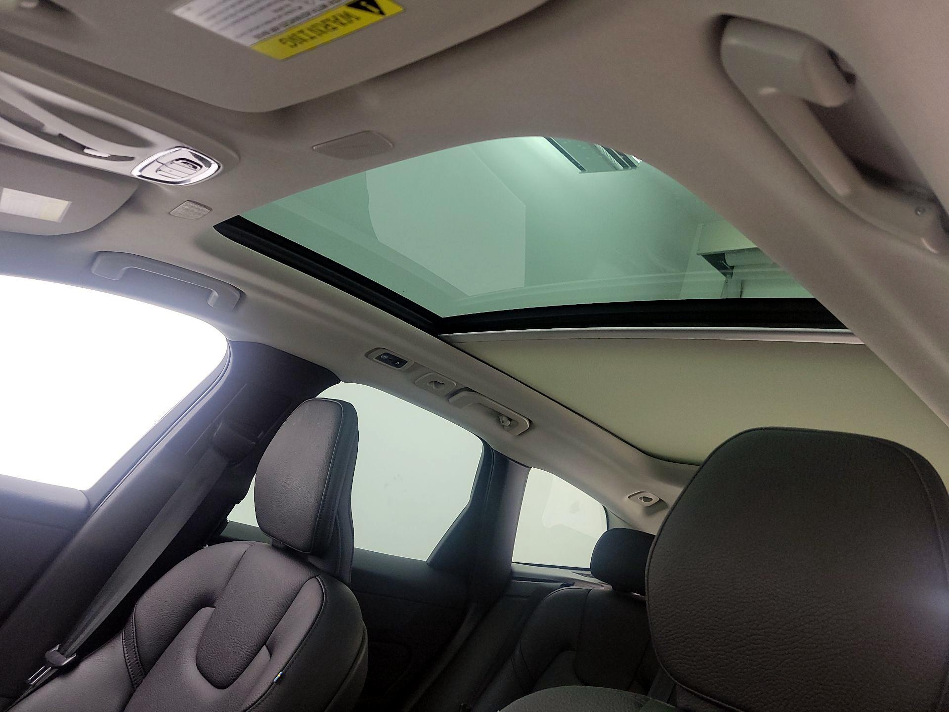 Thumbnail: 2021 Volvo XC60 - 17