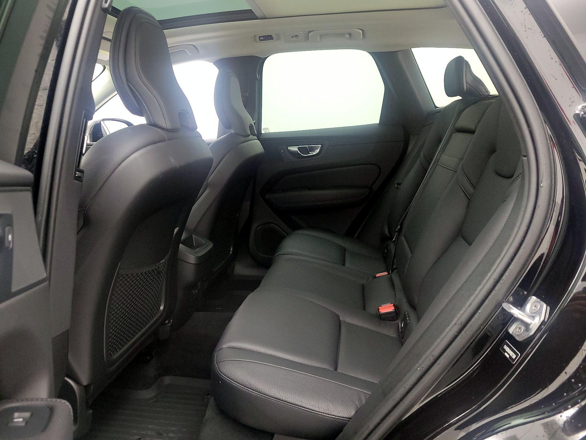 Thumbnail: 2021 Volvo XC60 - 18
