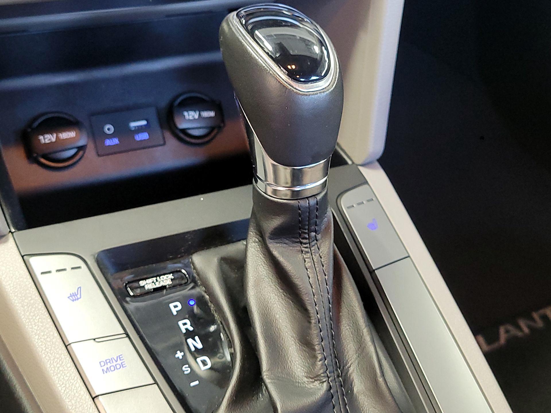 Thumbnail: 2020 Hyundai Elantra - 17