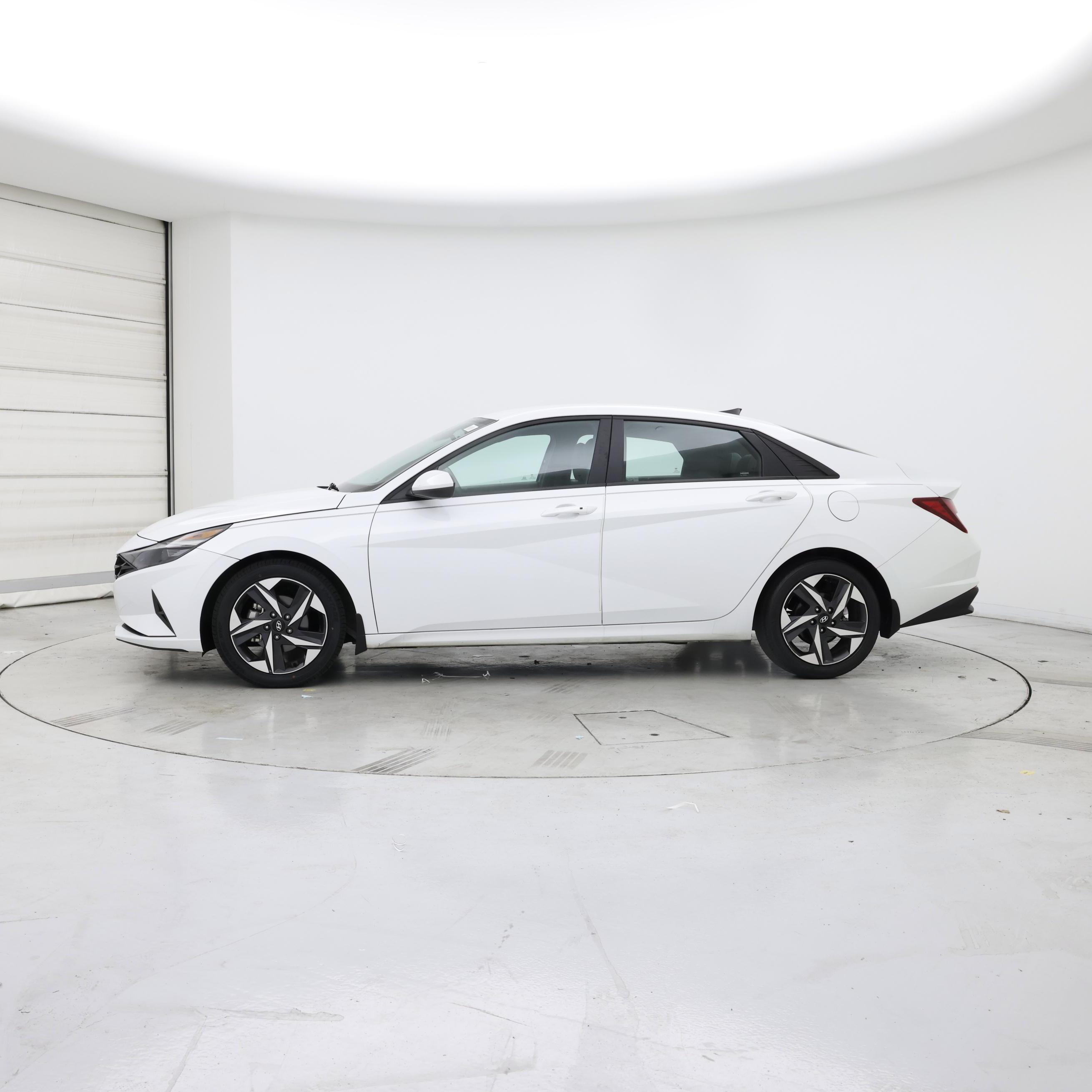Thumbnail: 2023 Hyundai Elantra - 3