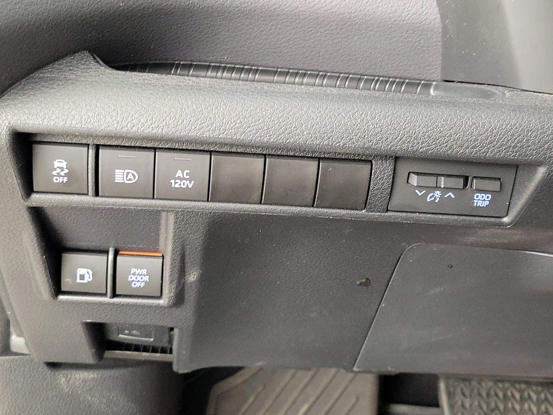 Thumbnail: 2022 Toyota Sienna - 13