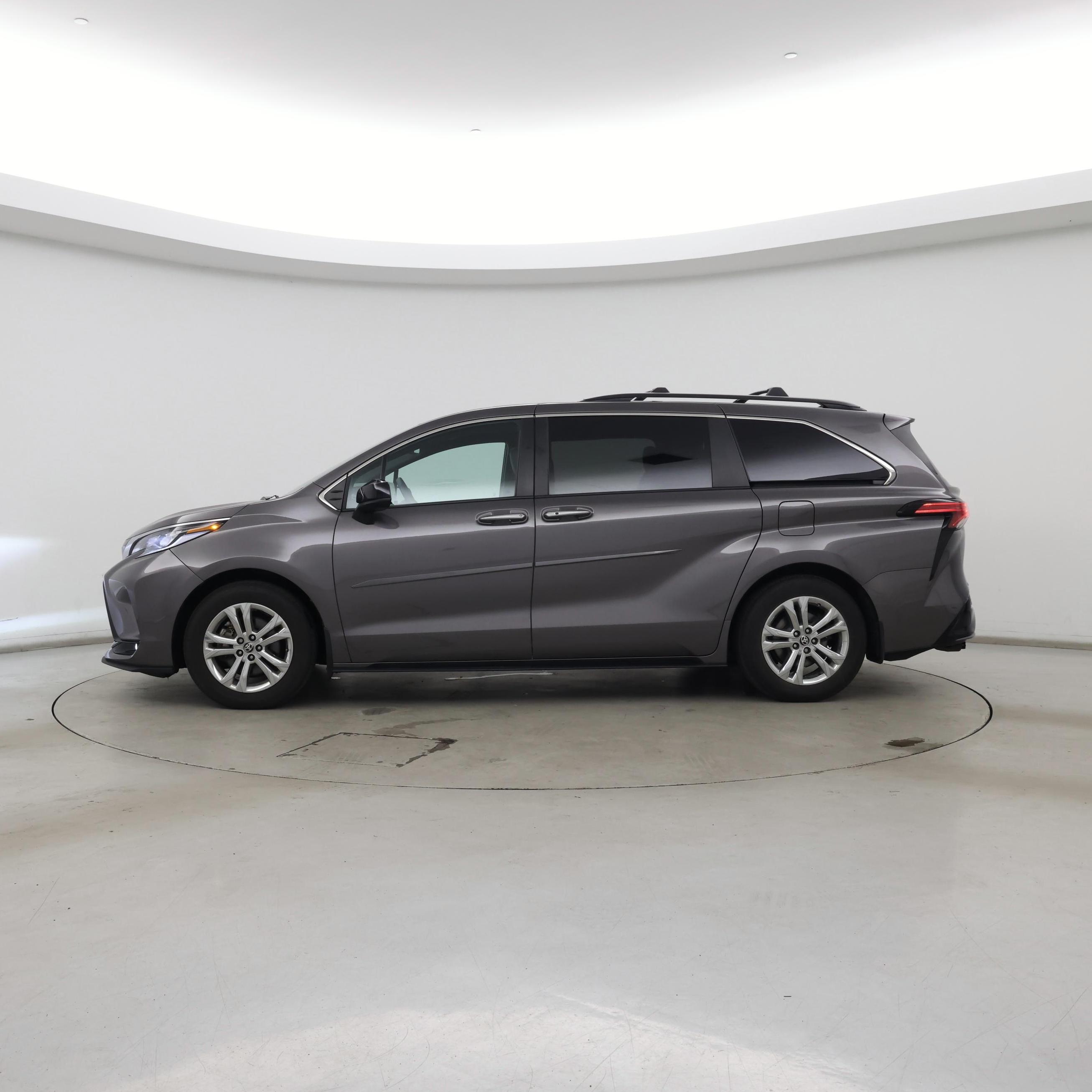 Thumbnail: 2022 Toyota Sienna - 3