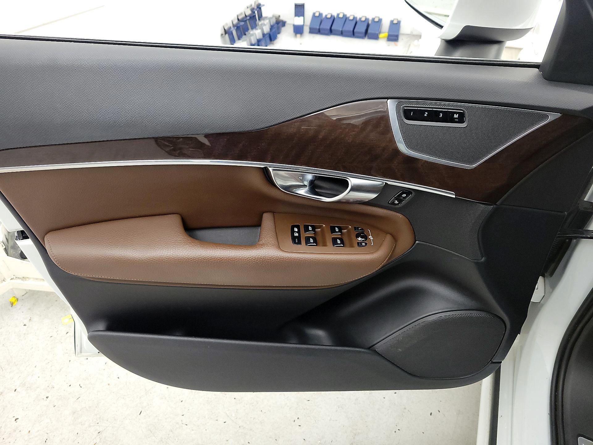 Thumbnail: 2019 Volvo XC90 - 12