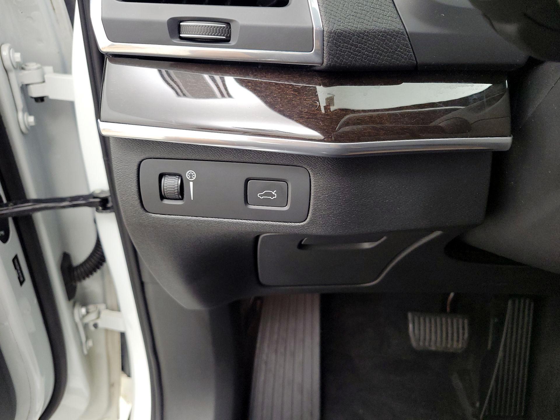 Thumbnail: 2019 Volvo XC90 - 13