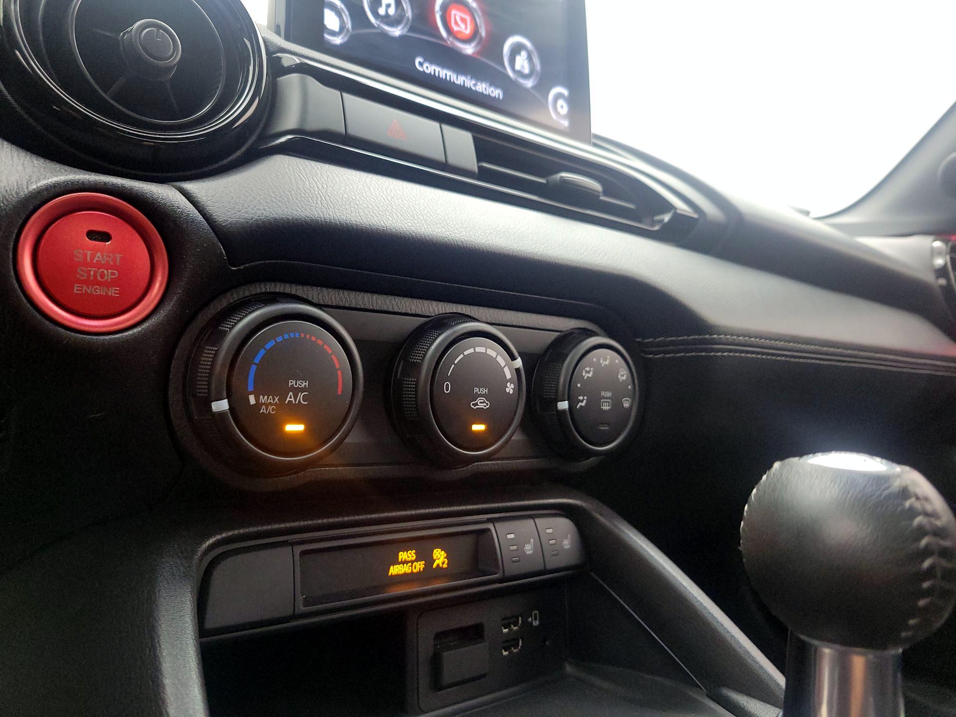 Thumbnail: 2021 Mazda MX-5 Miata - 15