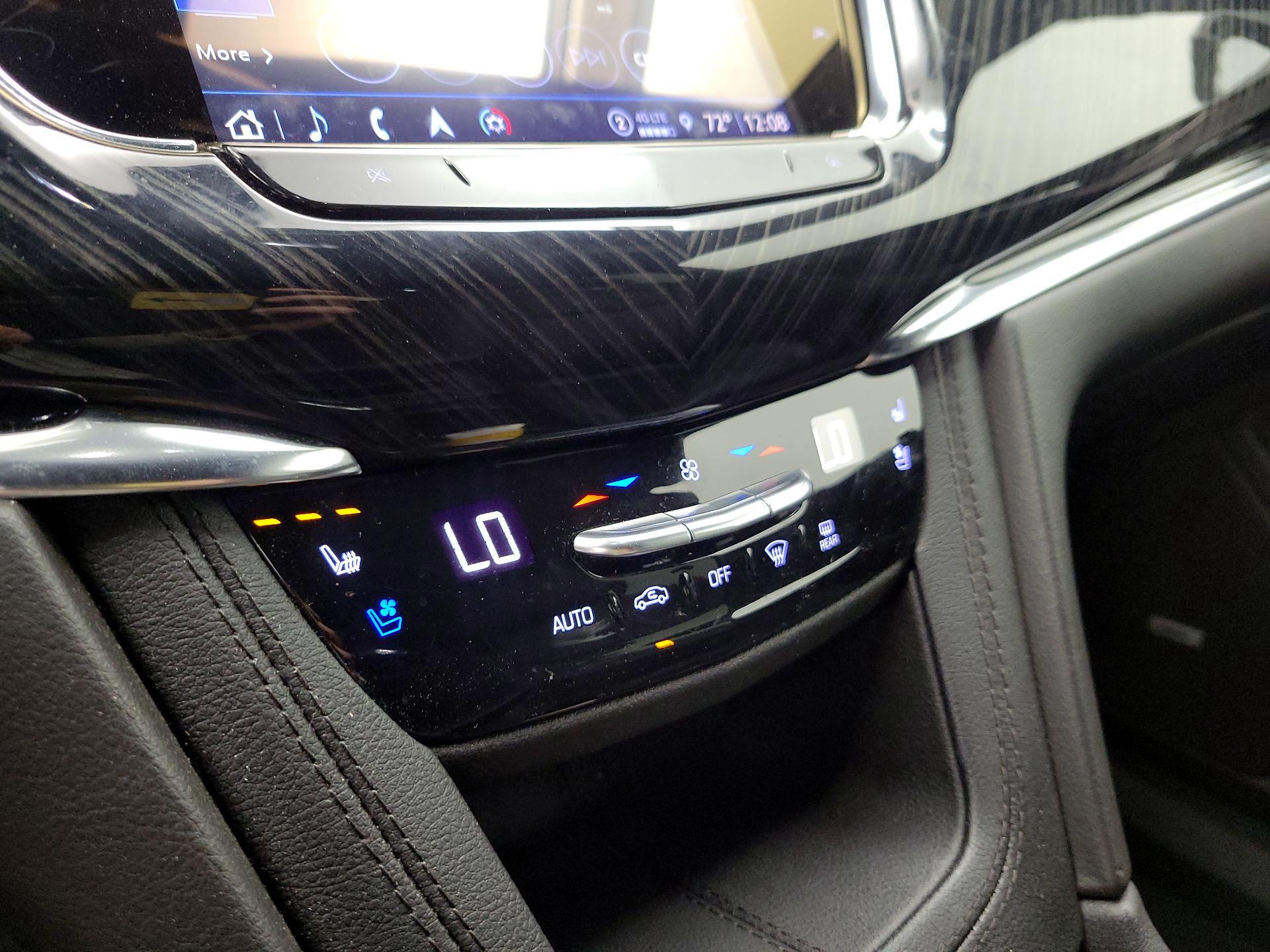 Thumbnail: 2023 Cadillac XT6 - 16