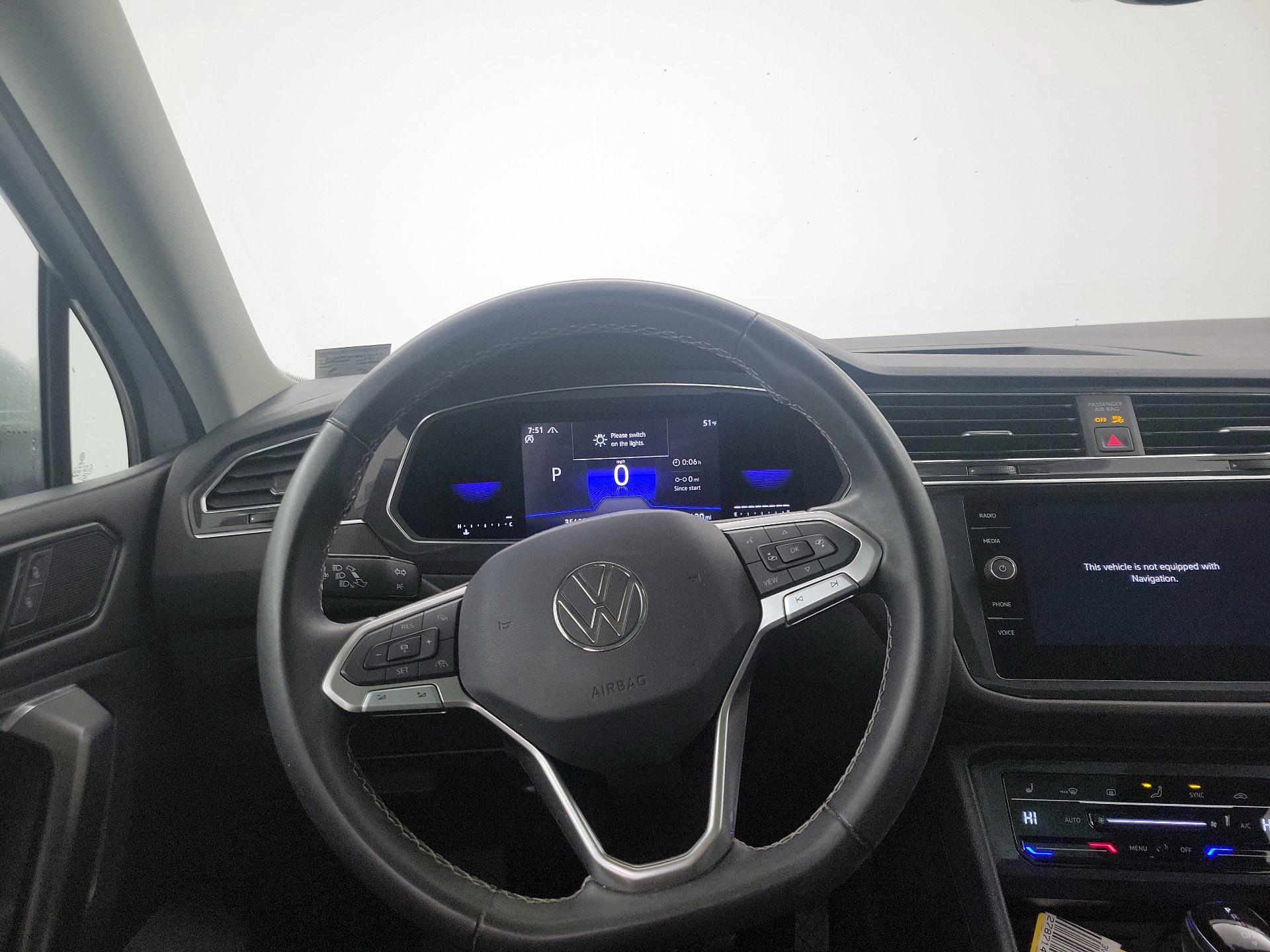 Thumbnail: 2023 Volkswagen Tiguan - 10