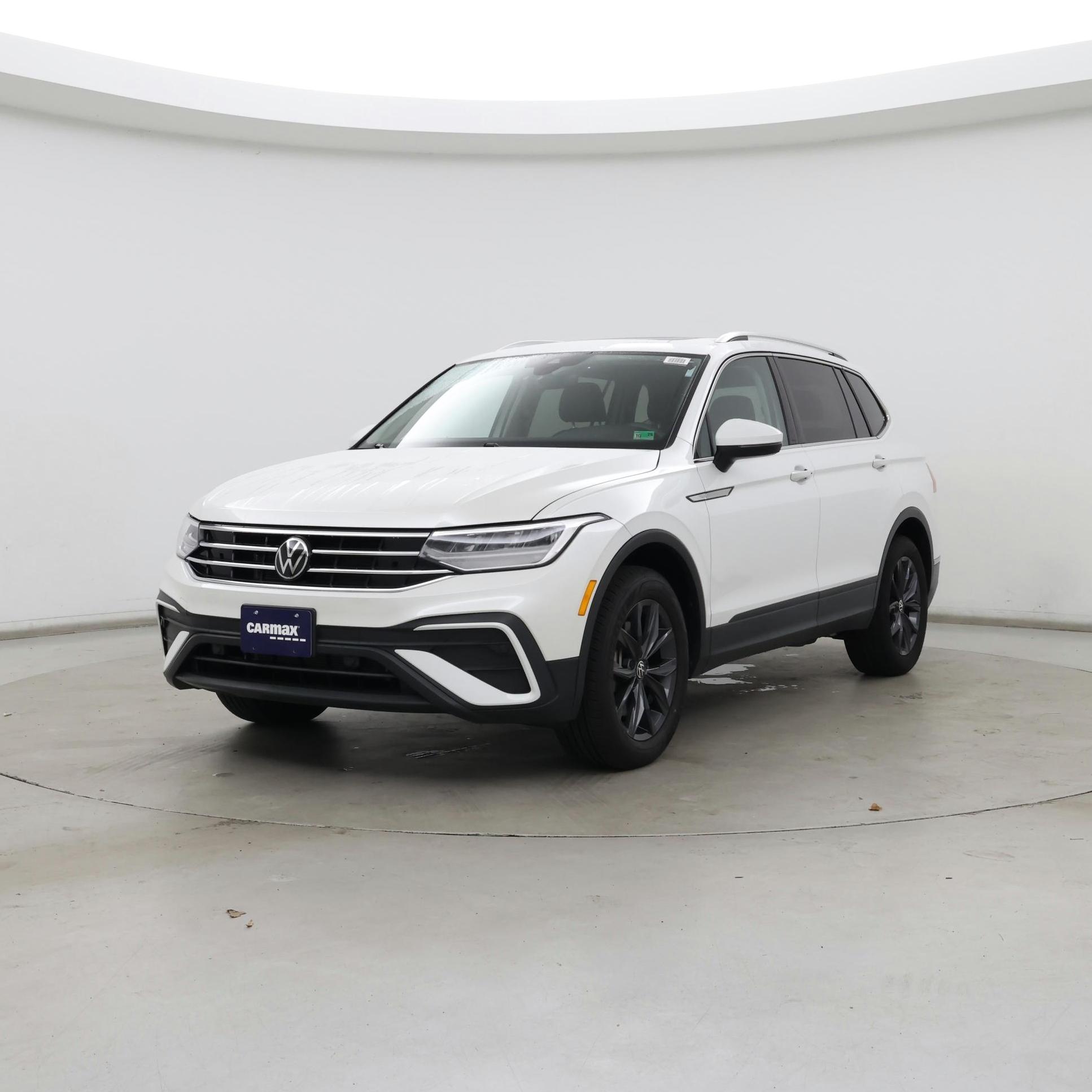 Thumbnail: 2023 Volkswagen Tiguan - 4
