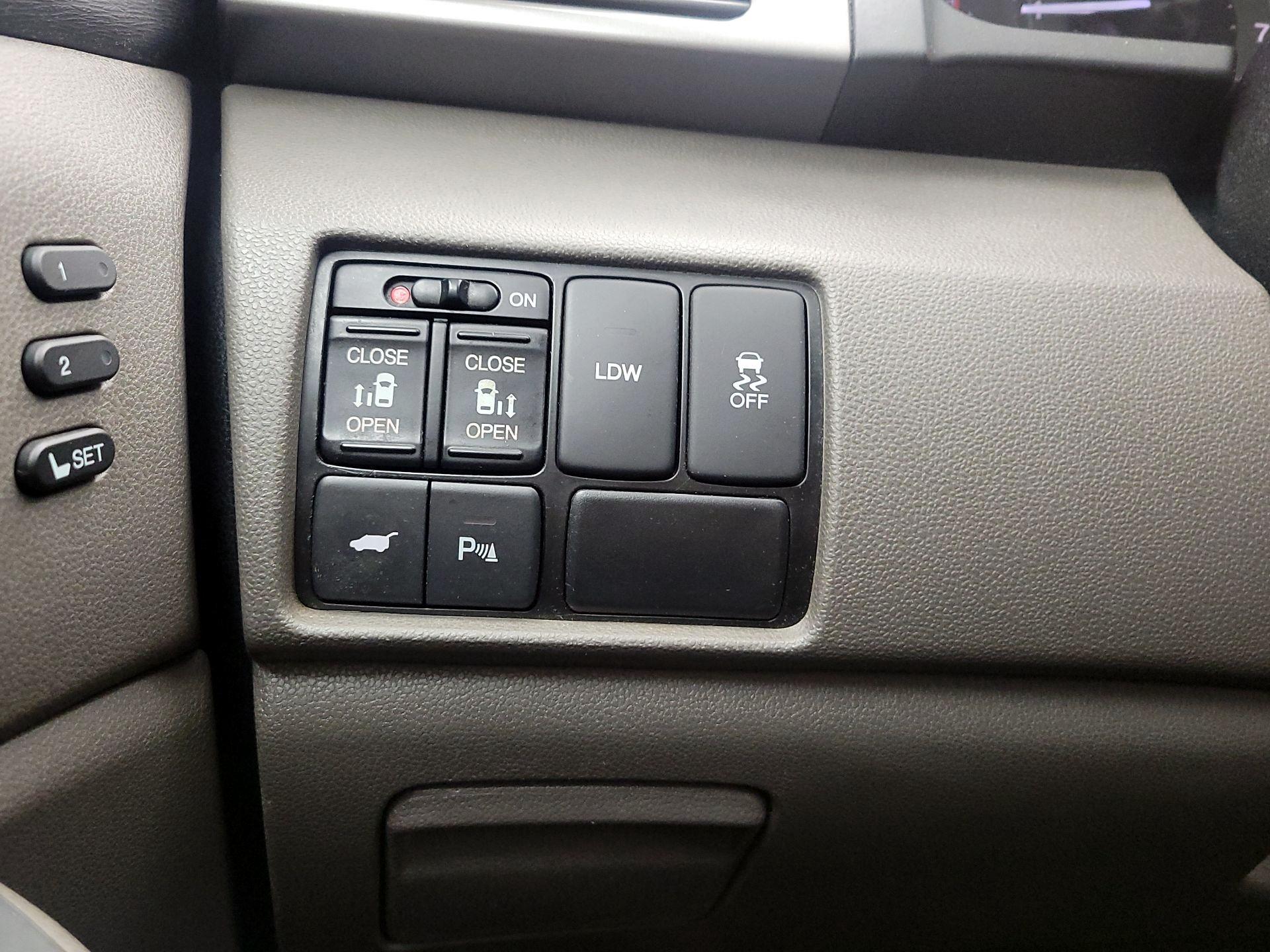 Thumbnail: 2016 Honda Odyssey - 13