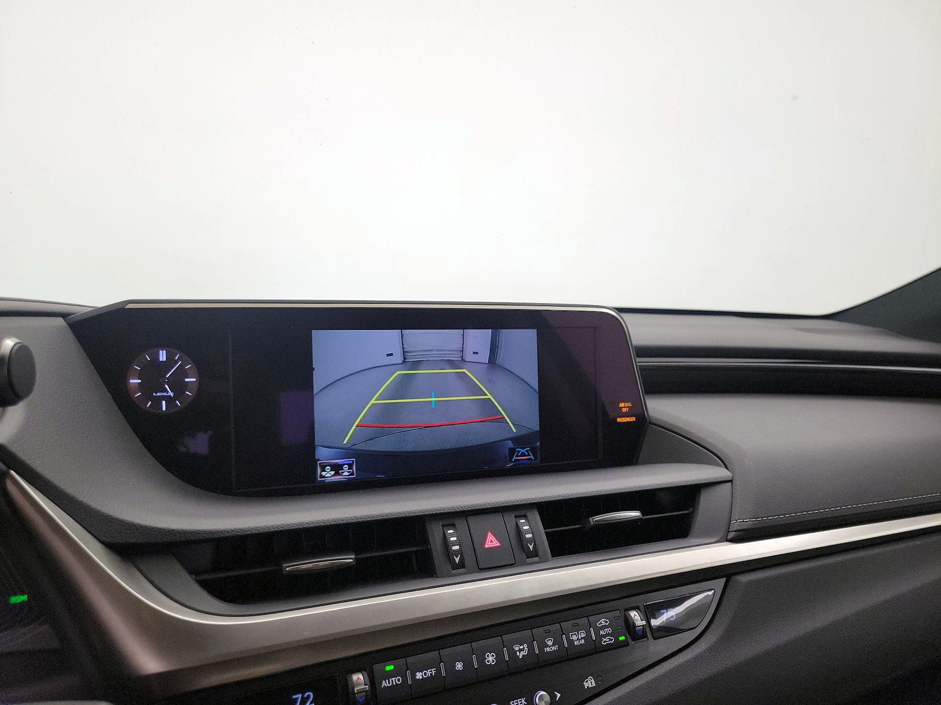 Thumbnail: 2021 Lexus ES - 15