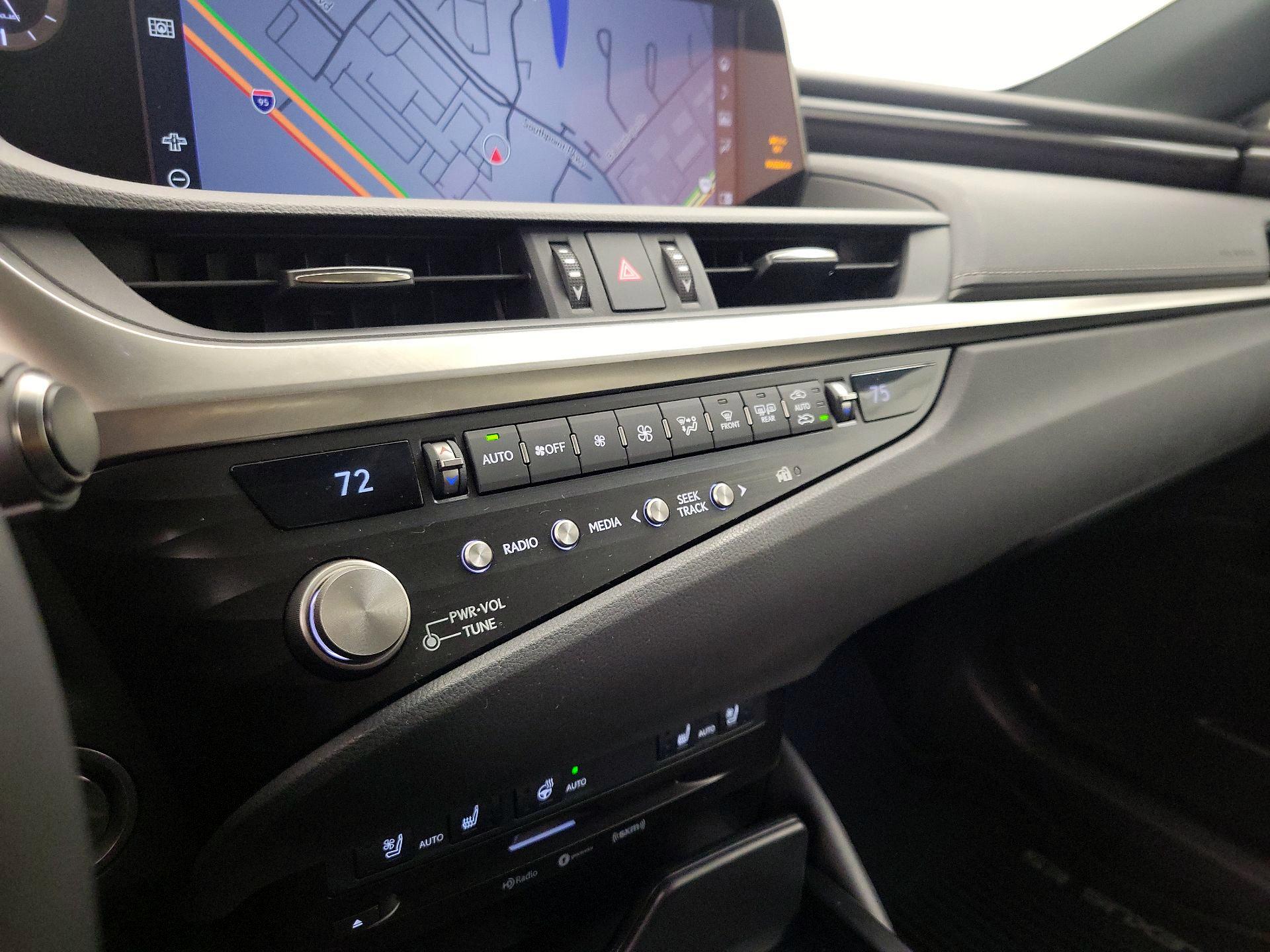Thumbnail: 2021 Lexus ES - 17
