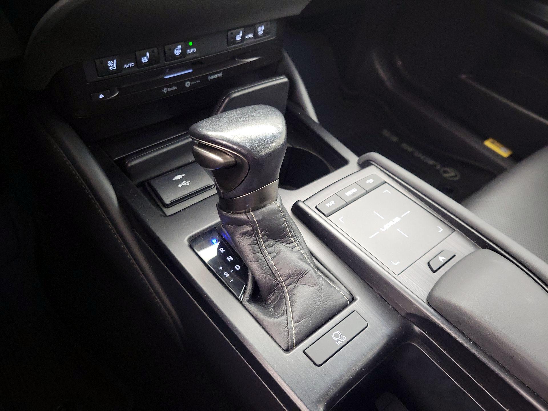 Thumbnail: 2021 Lexus ES - 18