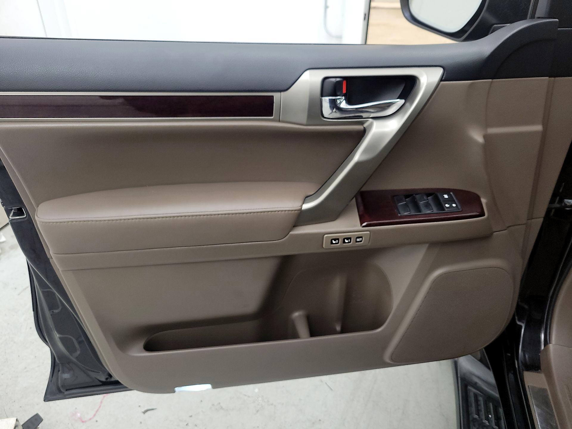 Thumbnail: 2014 Lexus GX - 12