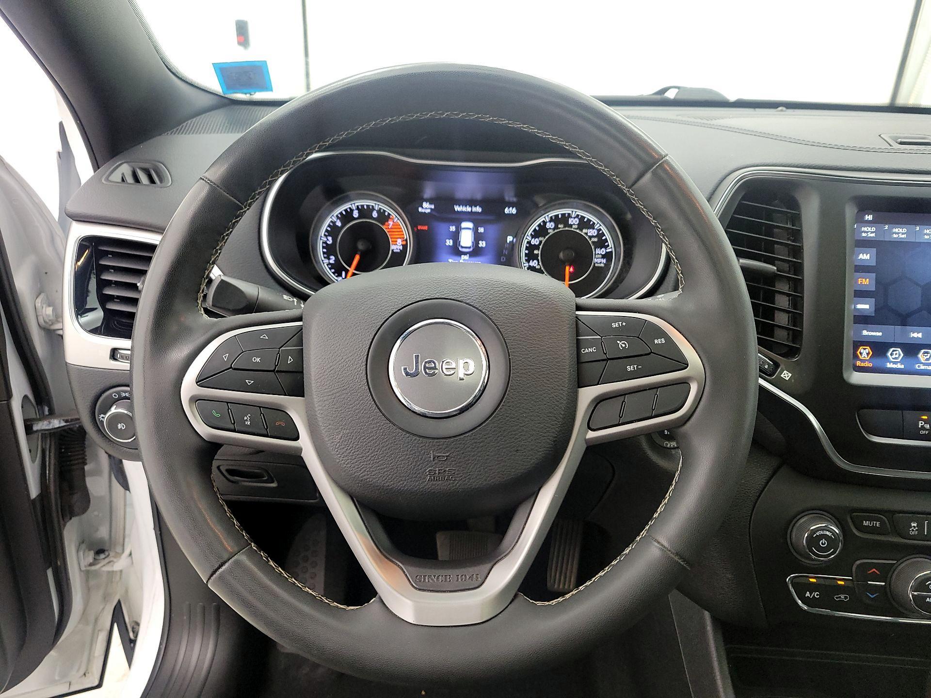 Thumbnail: 2021 Jeep Cherokee - 10