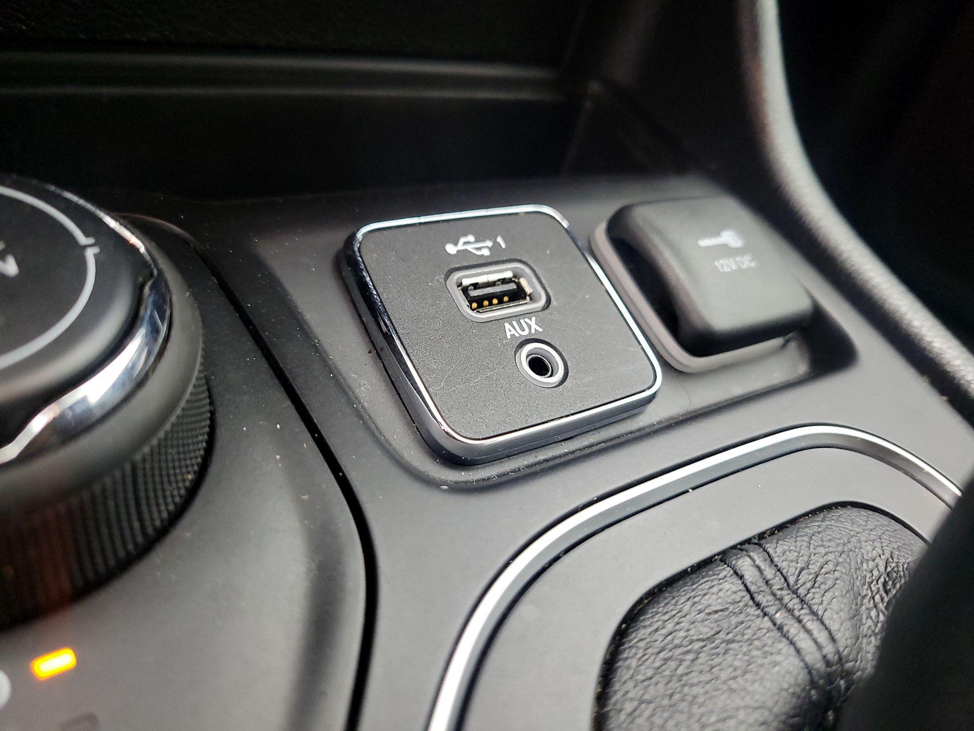 Thumbnail: 2021 Jeep Cherokee - 18
