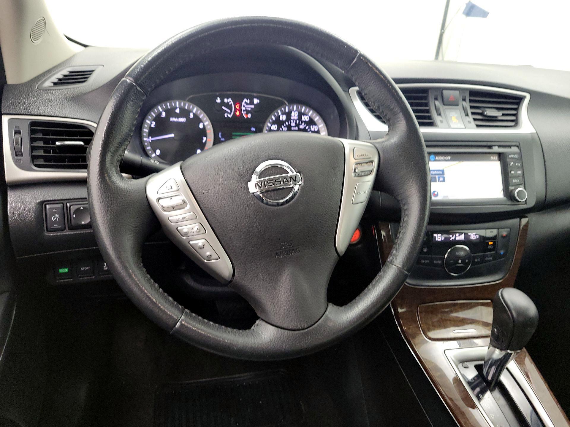 Thumbnail: 2015 Nissan Sentra - 10
