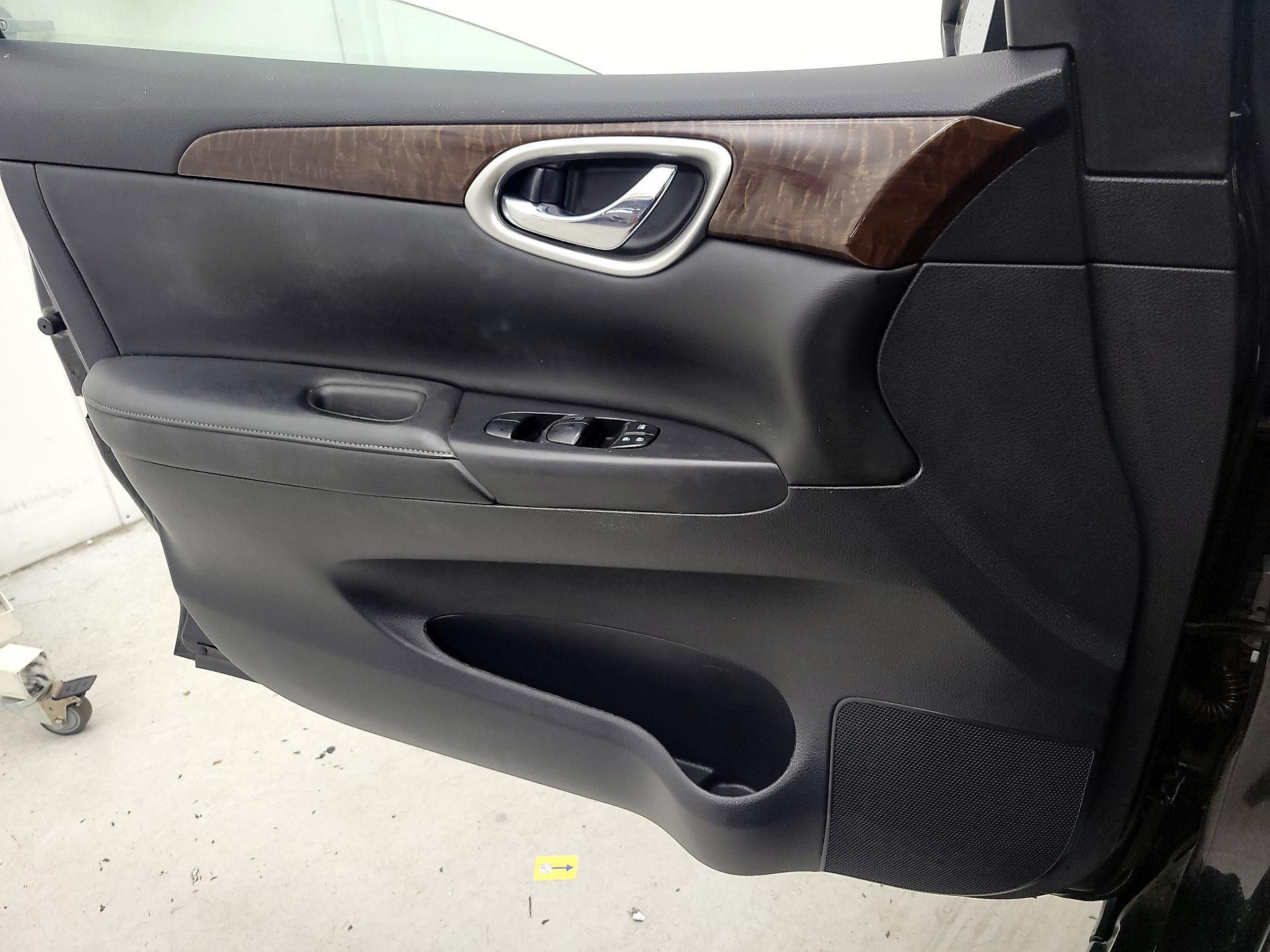 Thumbnail: 2015 Nissan Sentra - 12