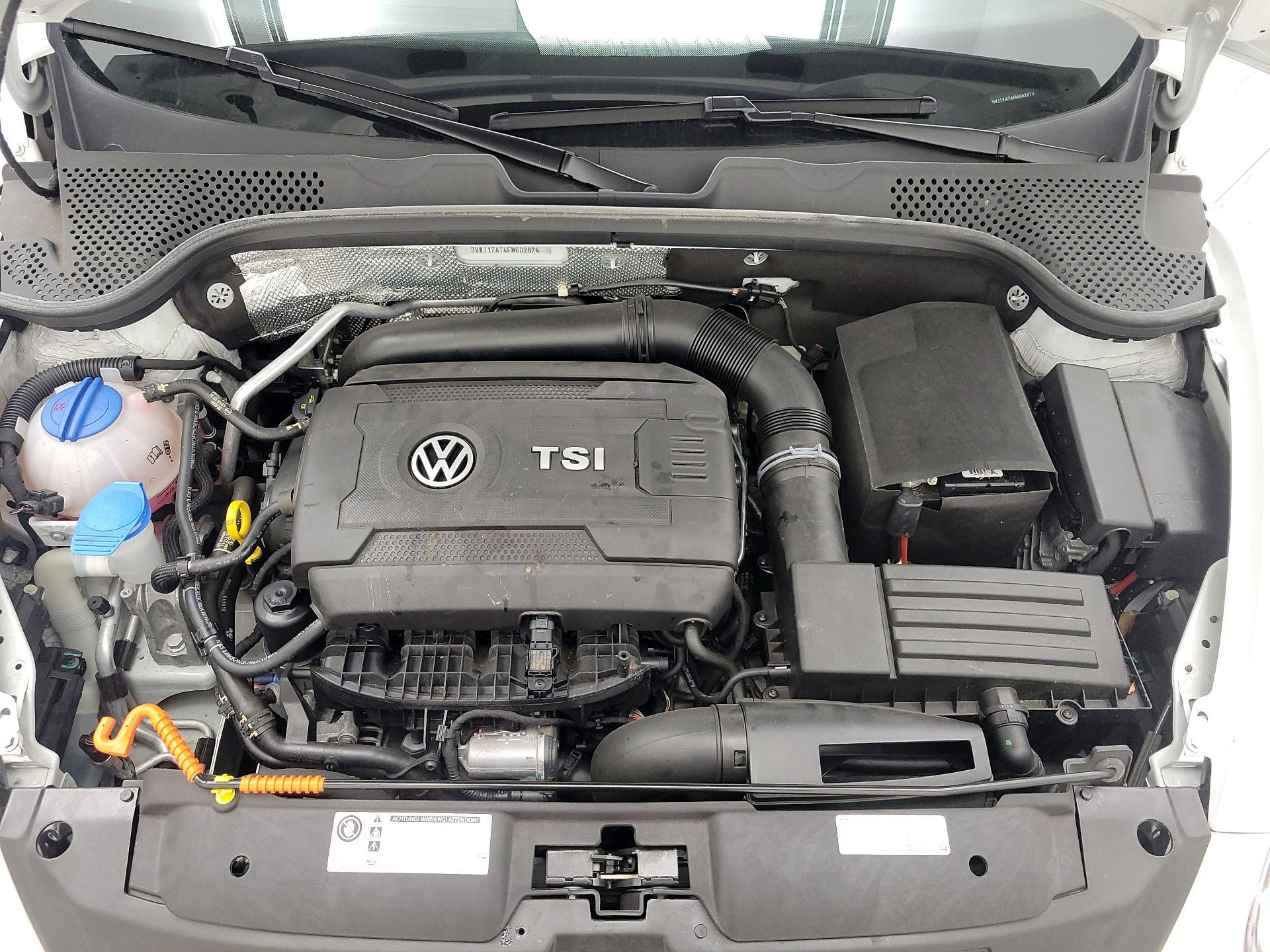 Thumbnail: 2015 Volkswagen Beetle - 20