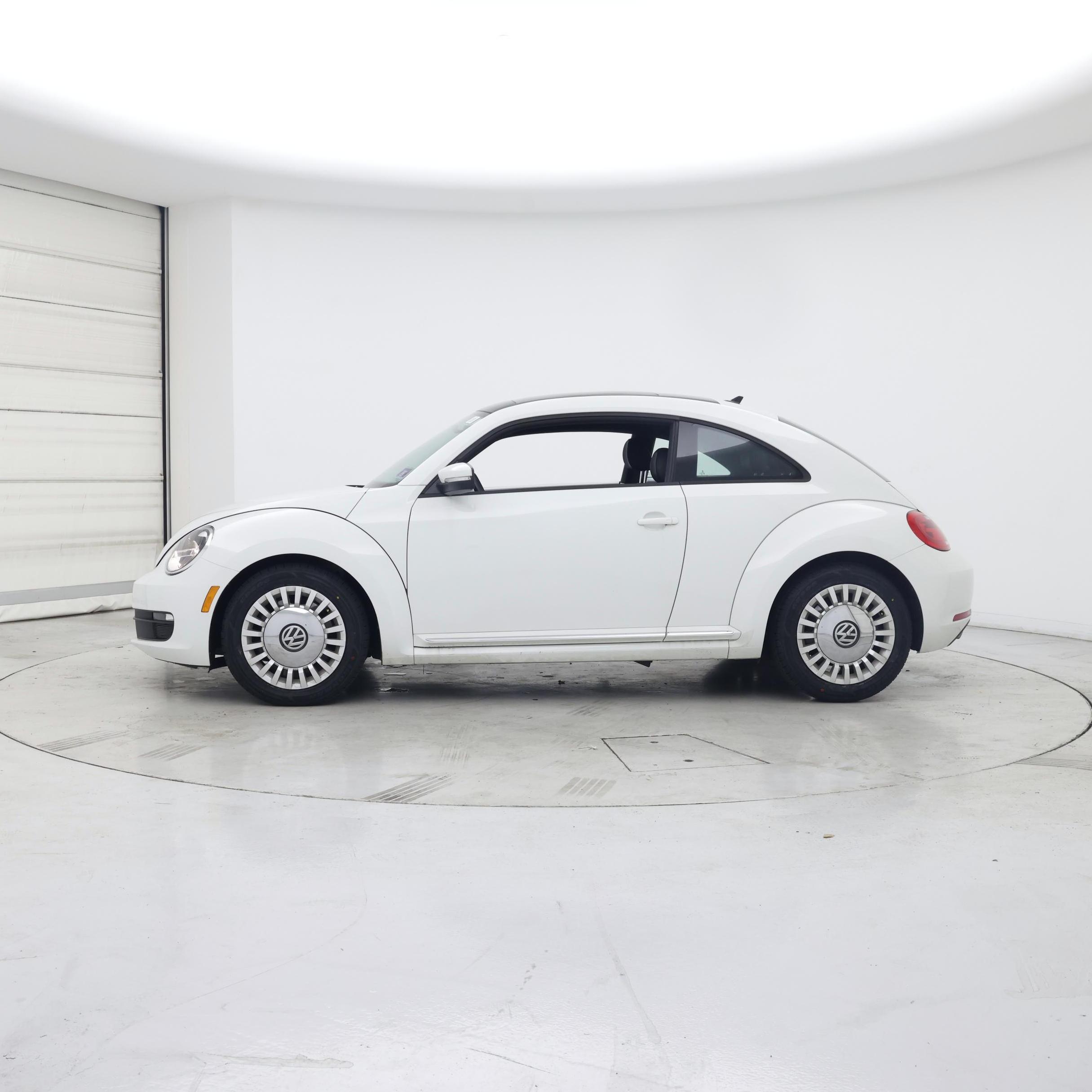 Thumbnail: 2015 Volkswagen Beetle - 3