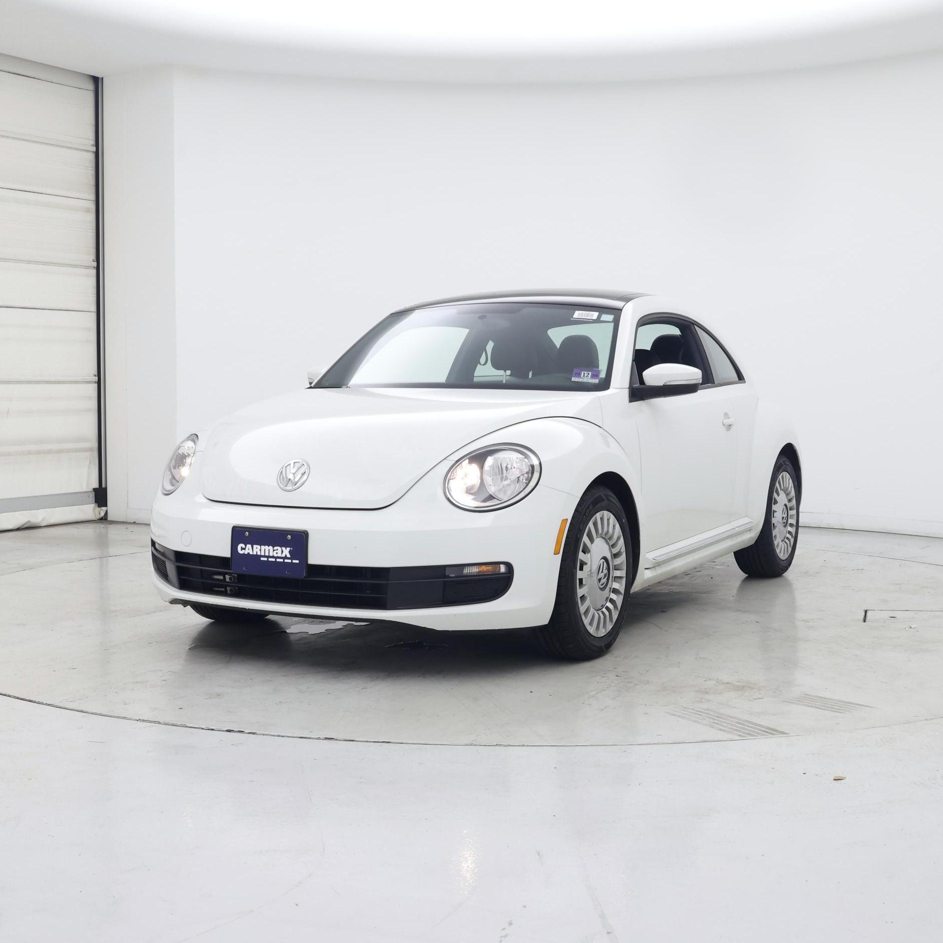 Thumbnail: 2015 Volkswagen Beetle - 4