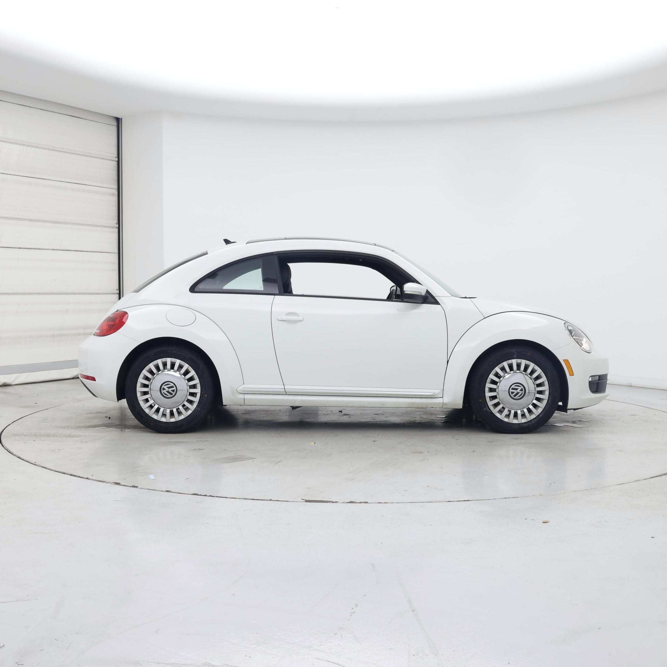 Thumbnail: 2015 Volkswagen Beetle - 7