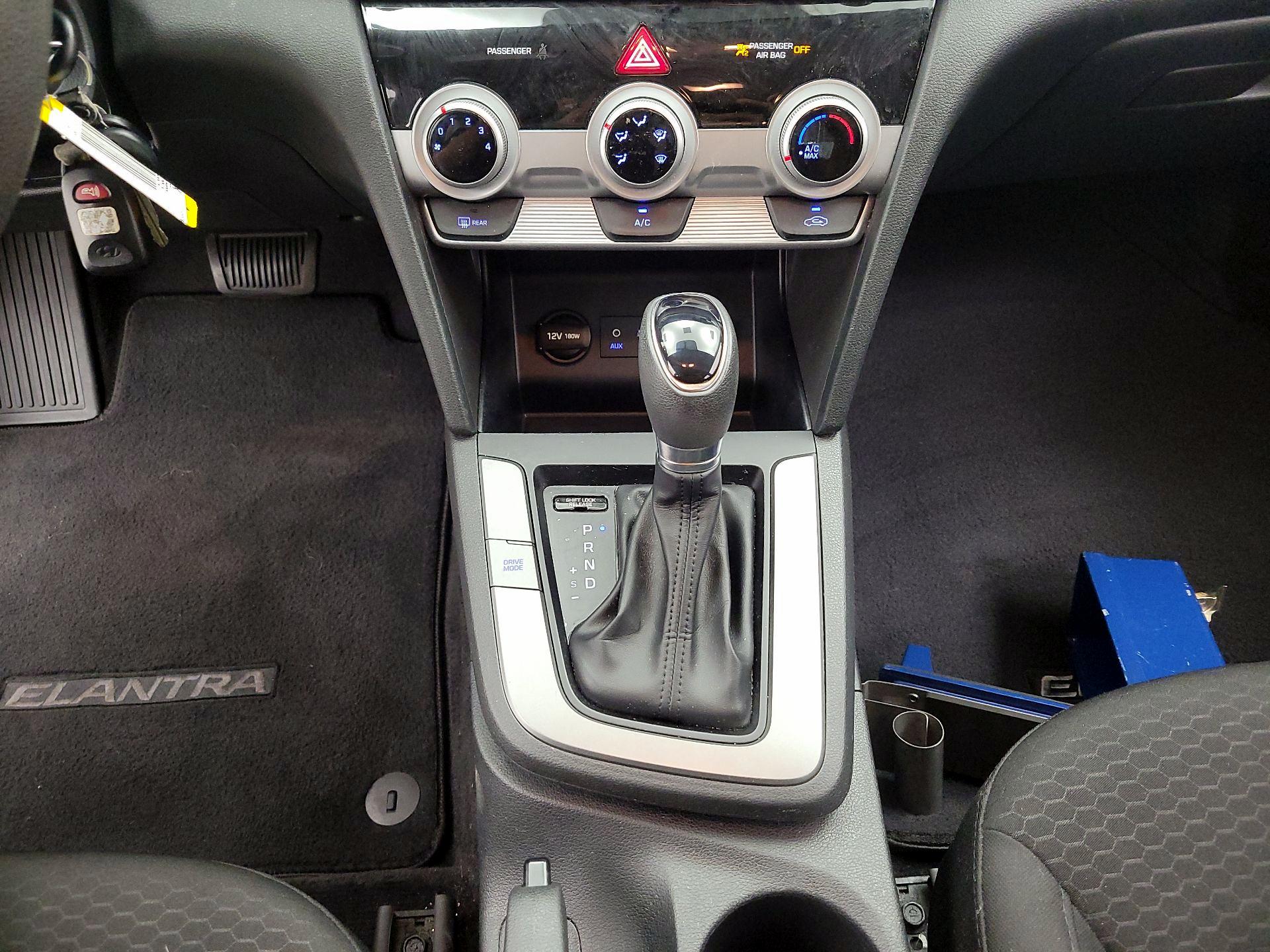 Thumbnail: 2019 Hyundai Elantra - 17