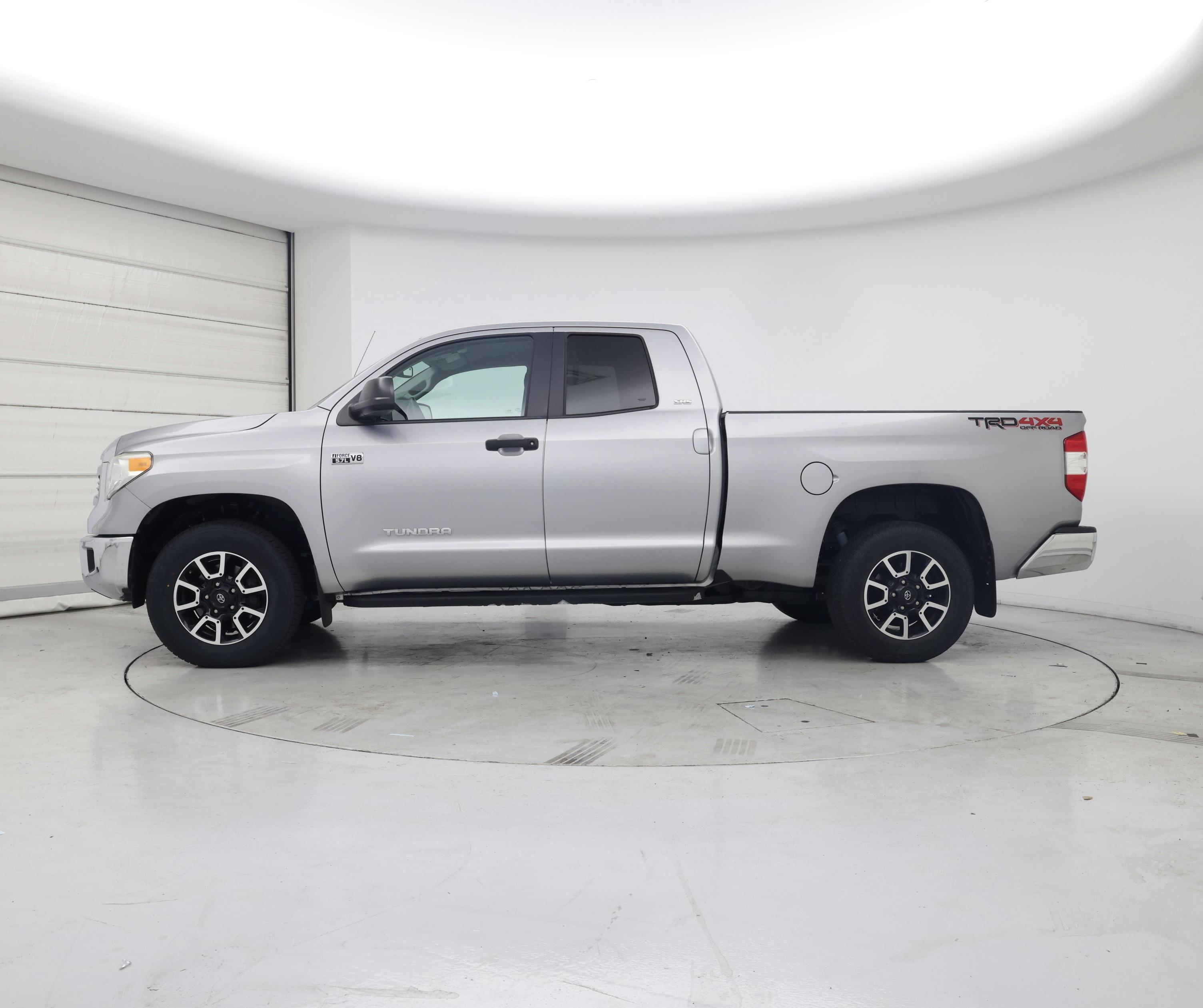 Thumbnail: 2017 Toyota Tundra - 3