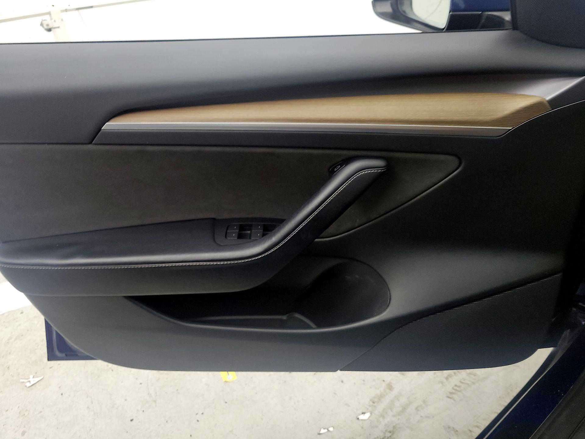 Thumbnail: 2021 Tesla Model 3 - 12