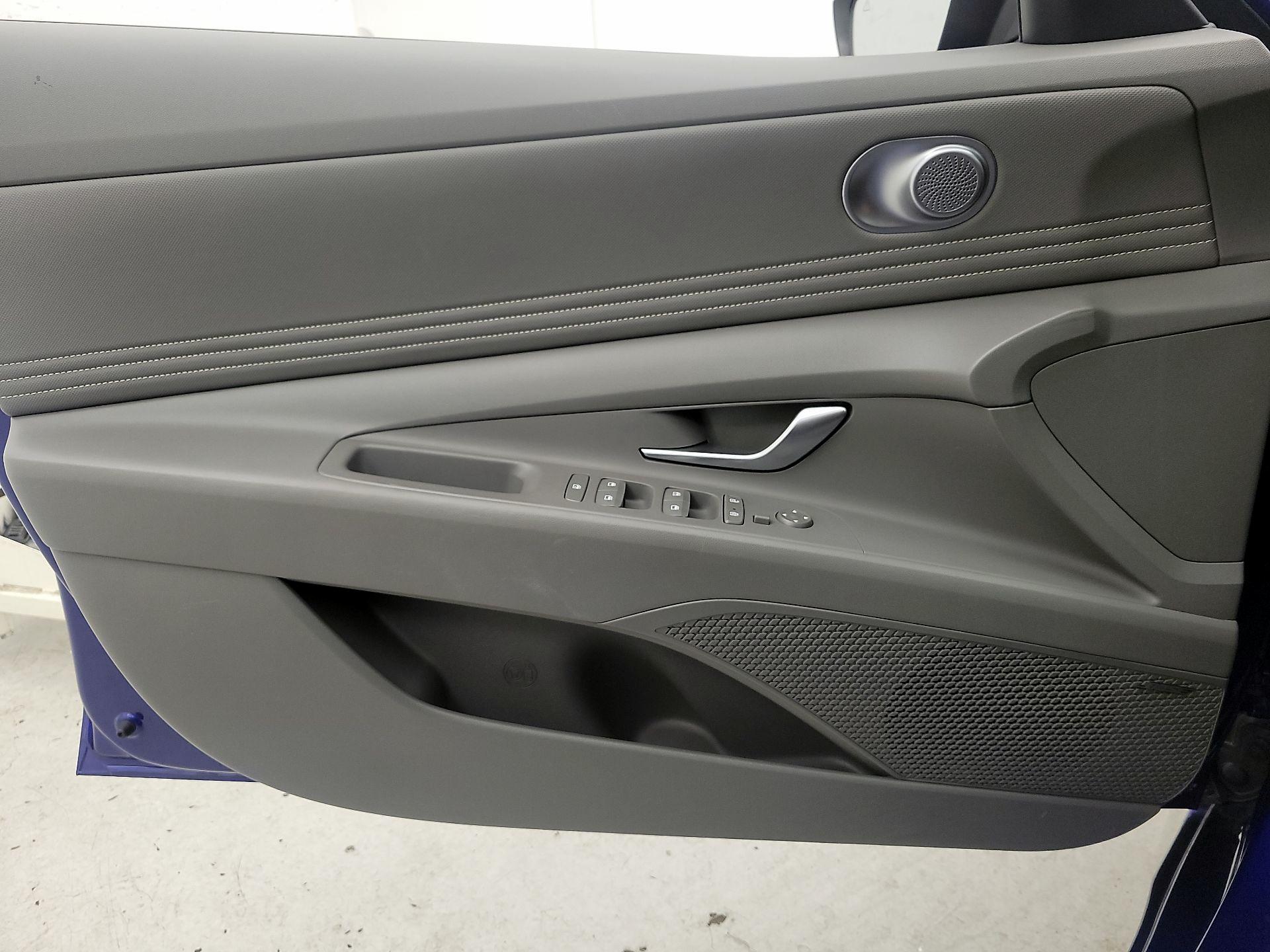 Thumbnail: 2022 Hyundai Elantra - 12