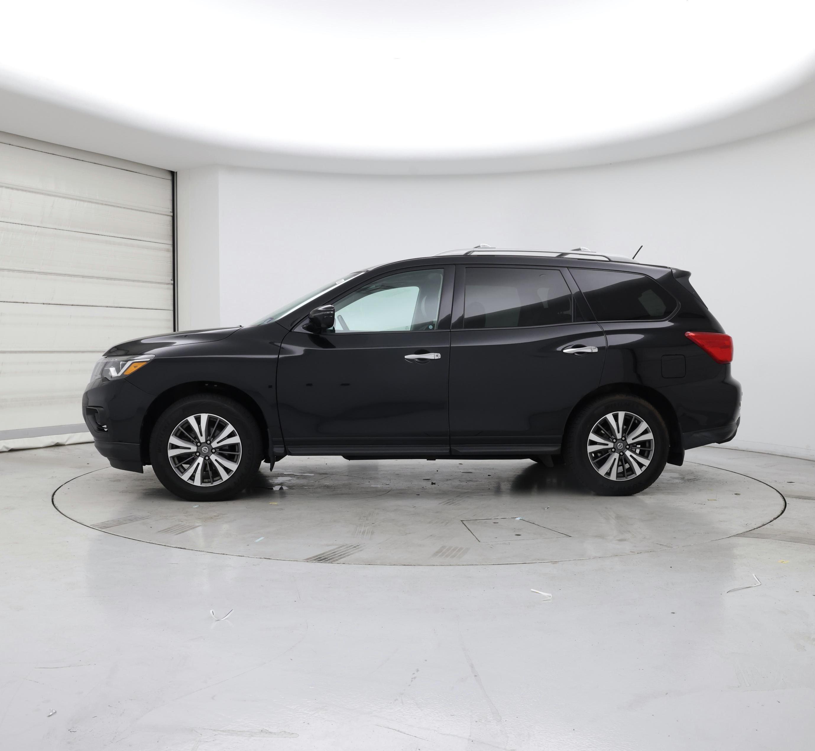Thumbnail: 2017 Nissan Pathfinder - 3