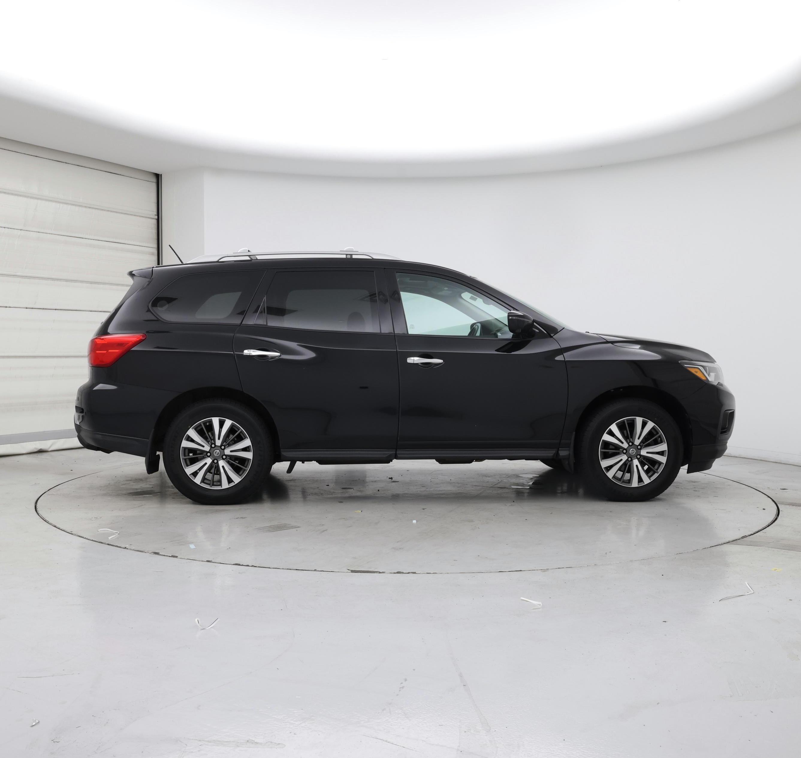 Thumbnail: 2017 Nissan Pathfinder - 7
